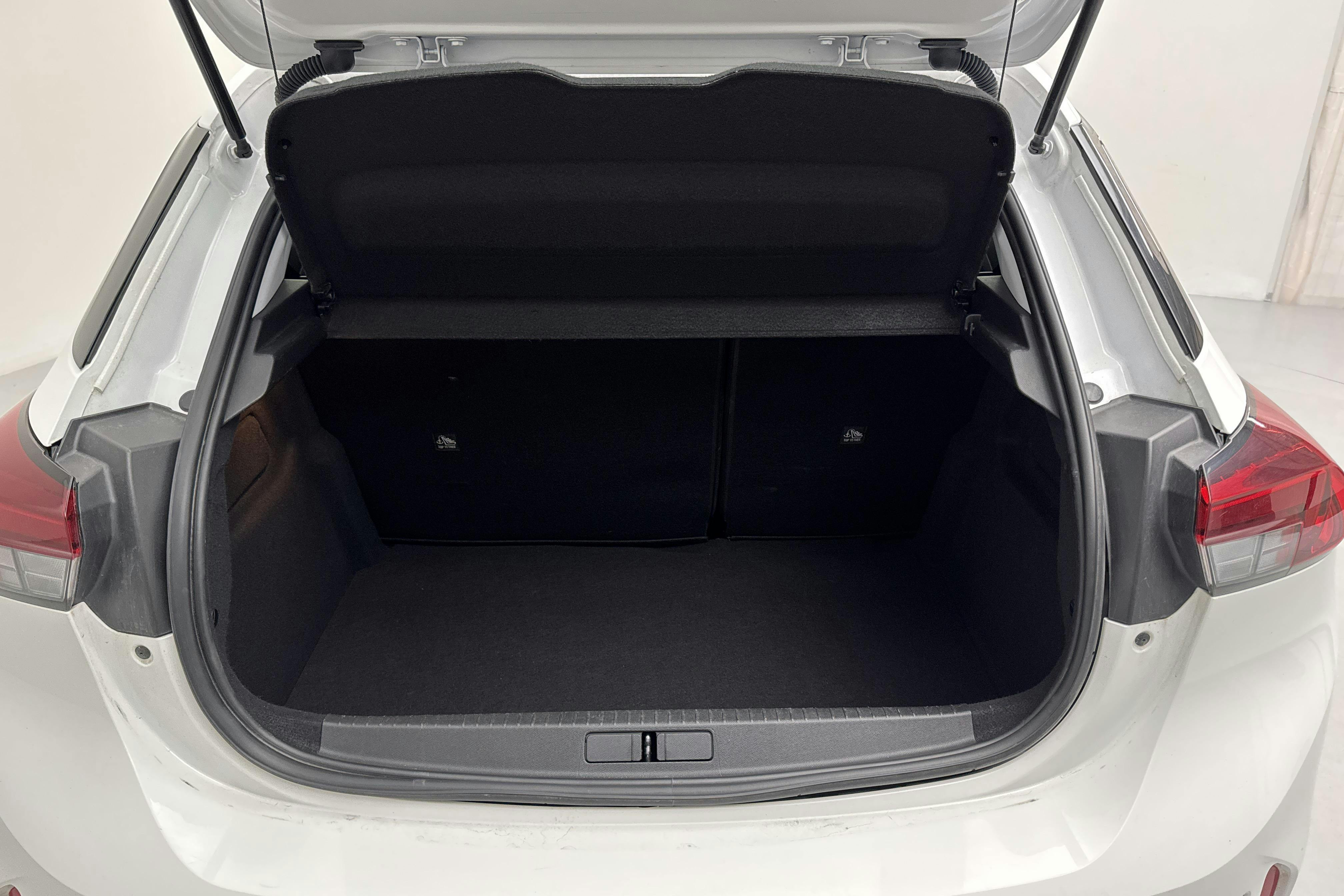 Opel Corsa-e 50 kWh 5dr (136hk) - 51 590 km - Automatic - white - 2021