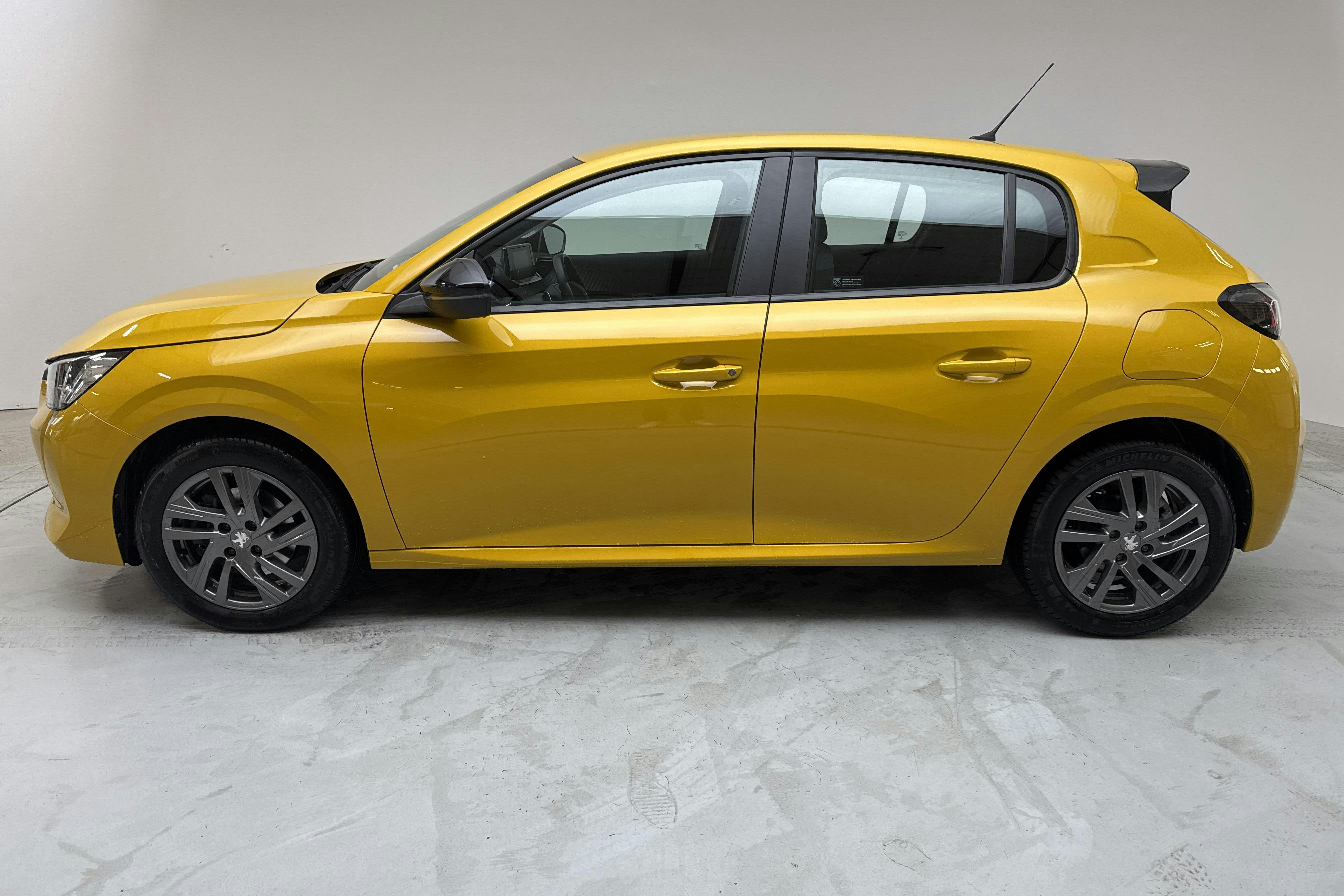 Peugeot 208 1.2 PureTech 5dr (100hk) - 30 100 km - Automatic - yellow - 2022