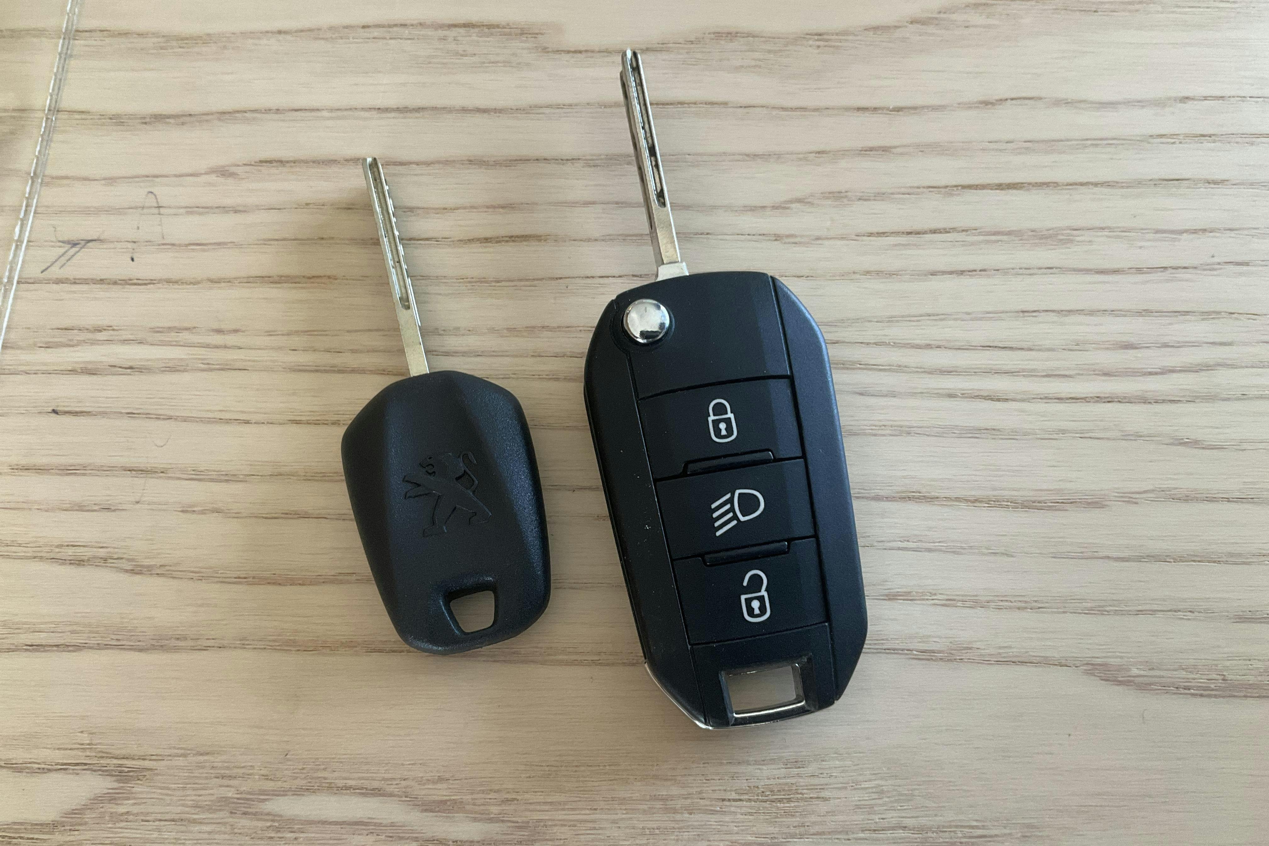 Peugeot 208 1.2 PureTech 5dr (100hk) - 30 100 km - Automatic - yellow - 2022