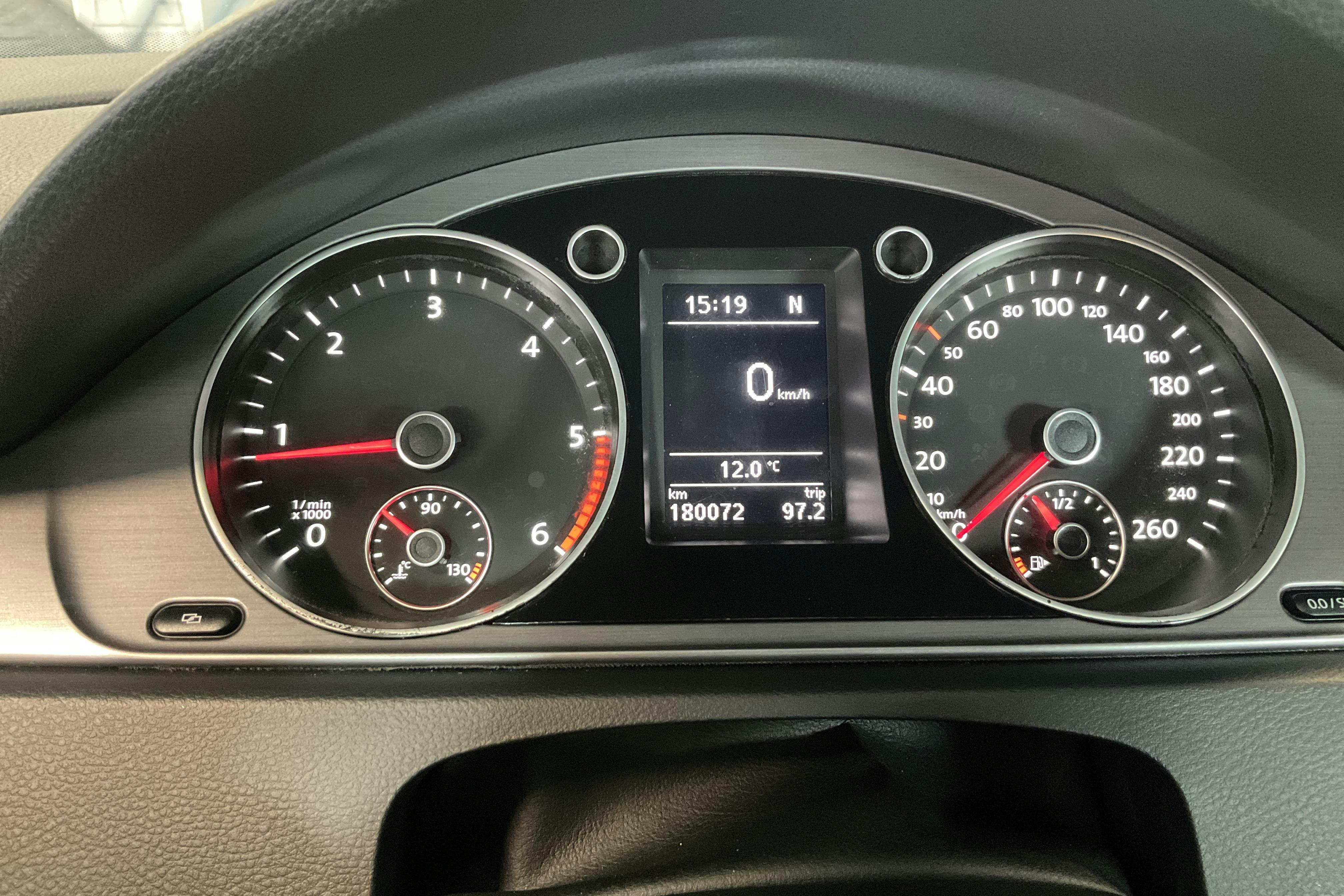 VW Passat 2.0 TDI BlueMotion Technology Variant (170hk) - 18 007 mil - Automat - silver - 2012