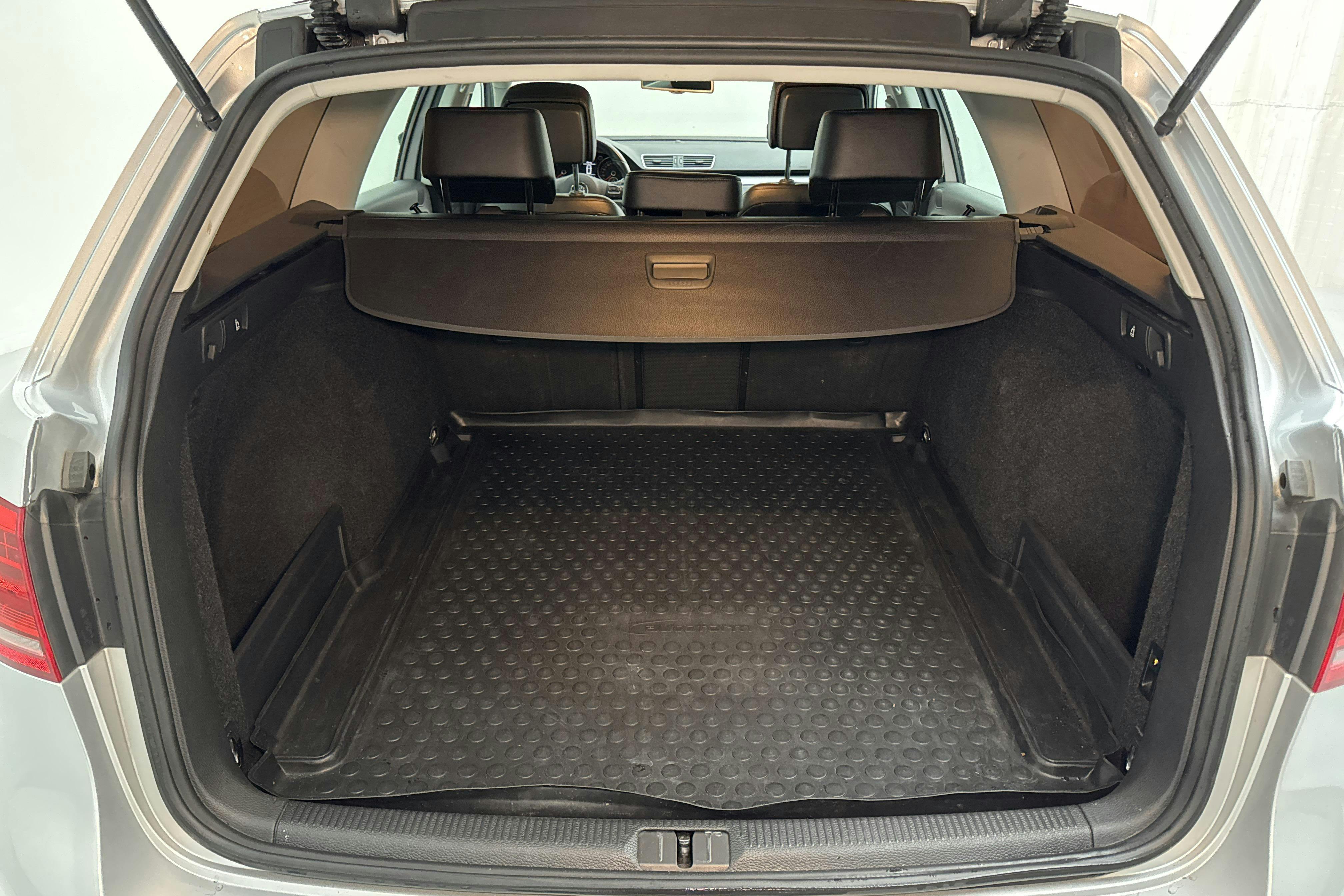 VW Passat 2.0 TDI BlueMotion Technology Variant (170hk) - 18 007 mil - Automat - silver - 2012