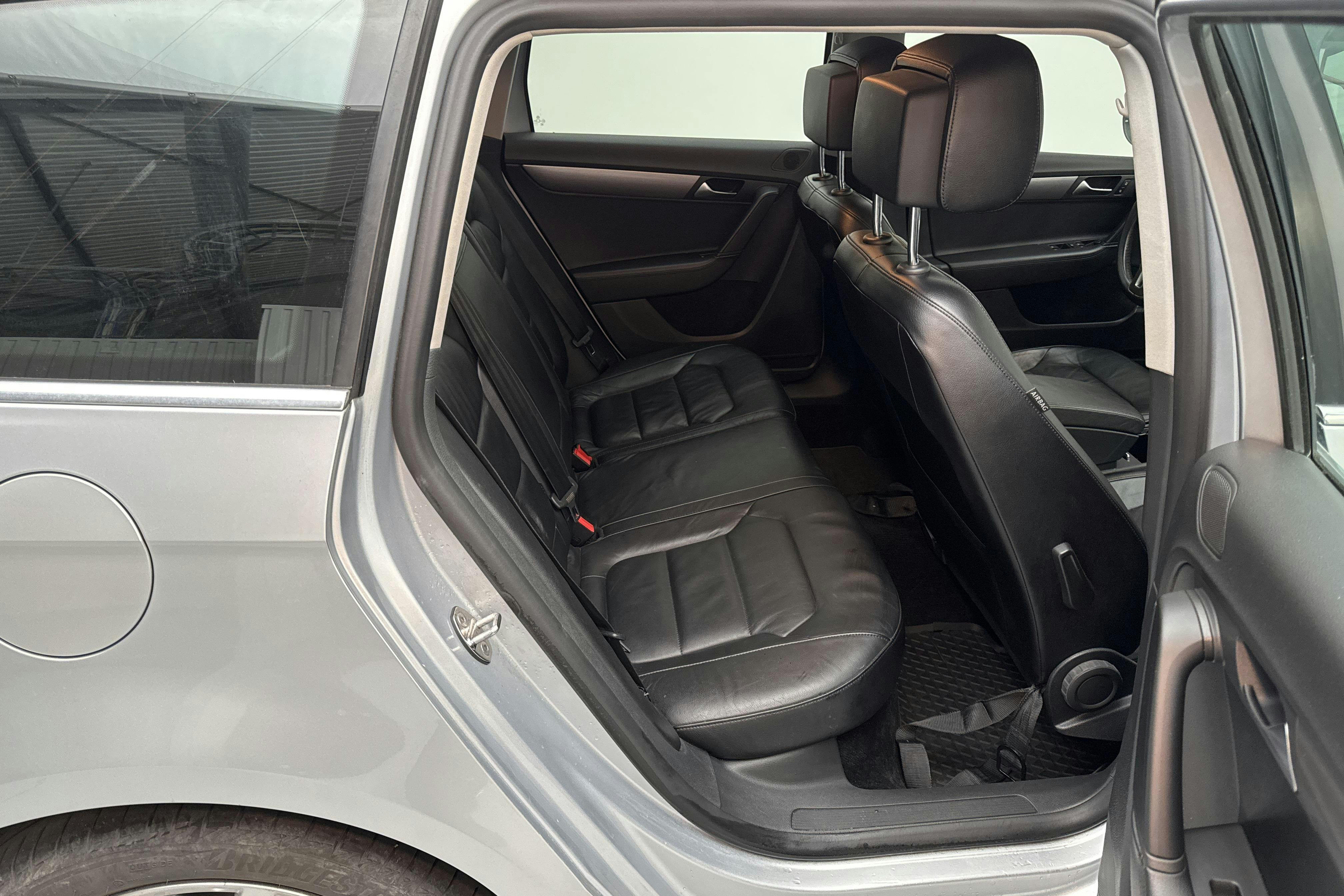 VW Passat 2.0 TDI BlueMotion Technology Variant (170hk) - 18 007 mil - Automat - silver - 2012