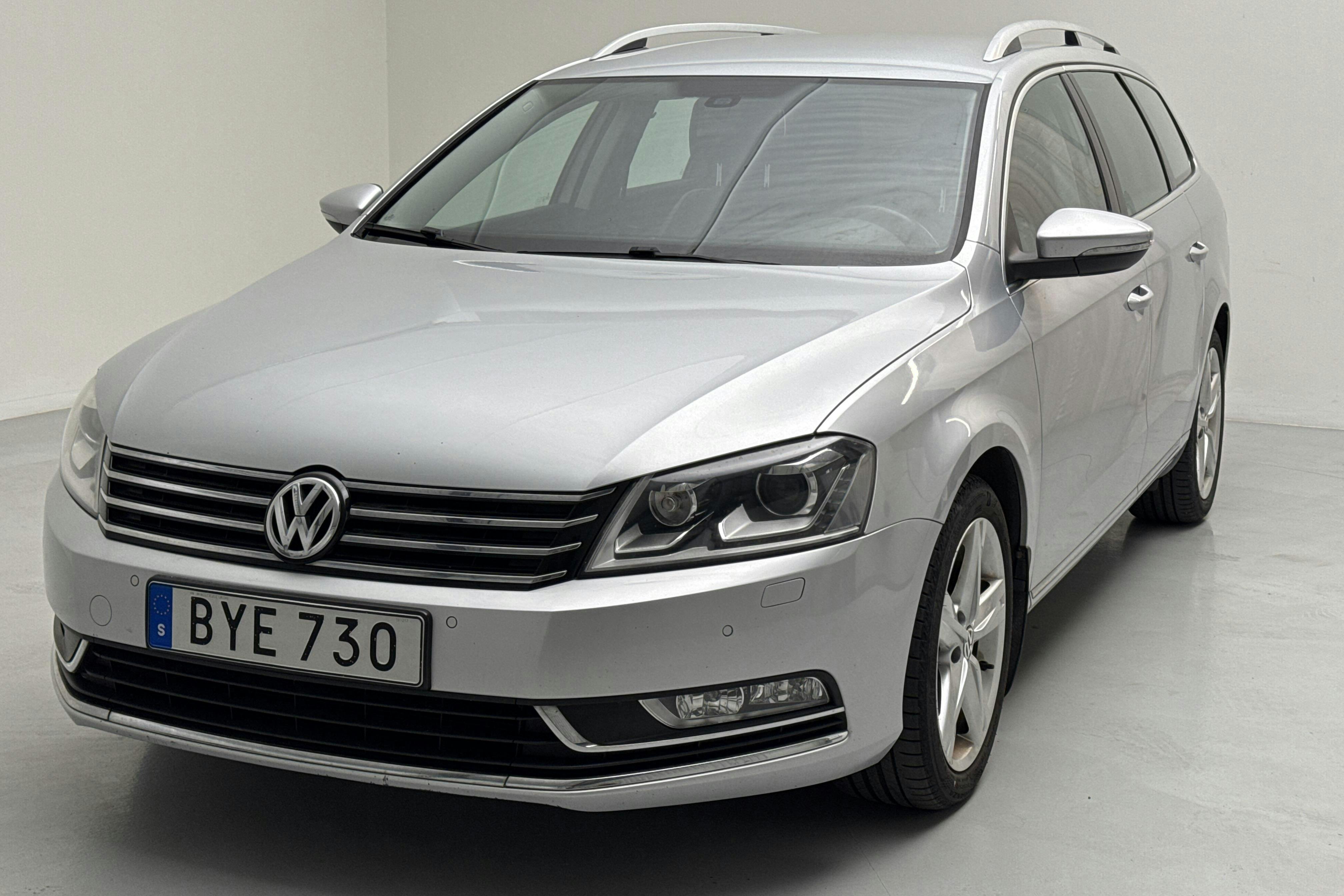 VW Passat 2.0 TDI BlueMotion Technology Variant (170hk) - 180 070 km - Automatic - silver - 2012