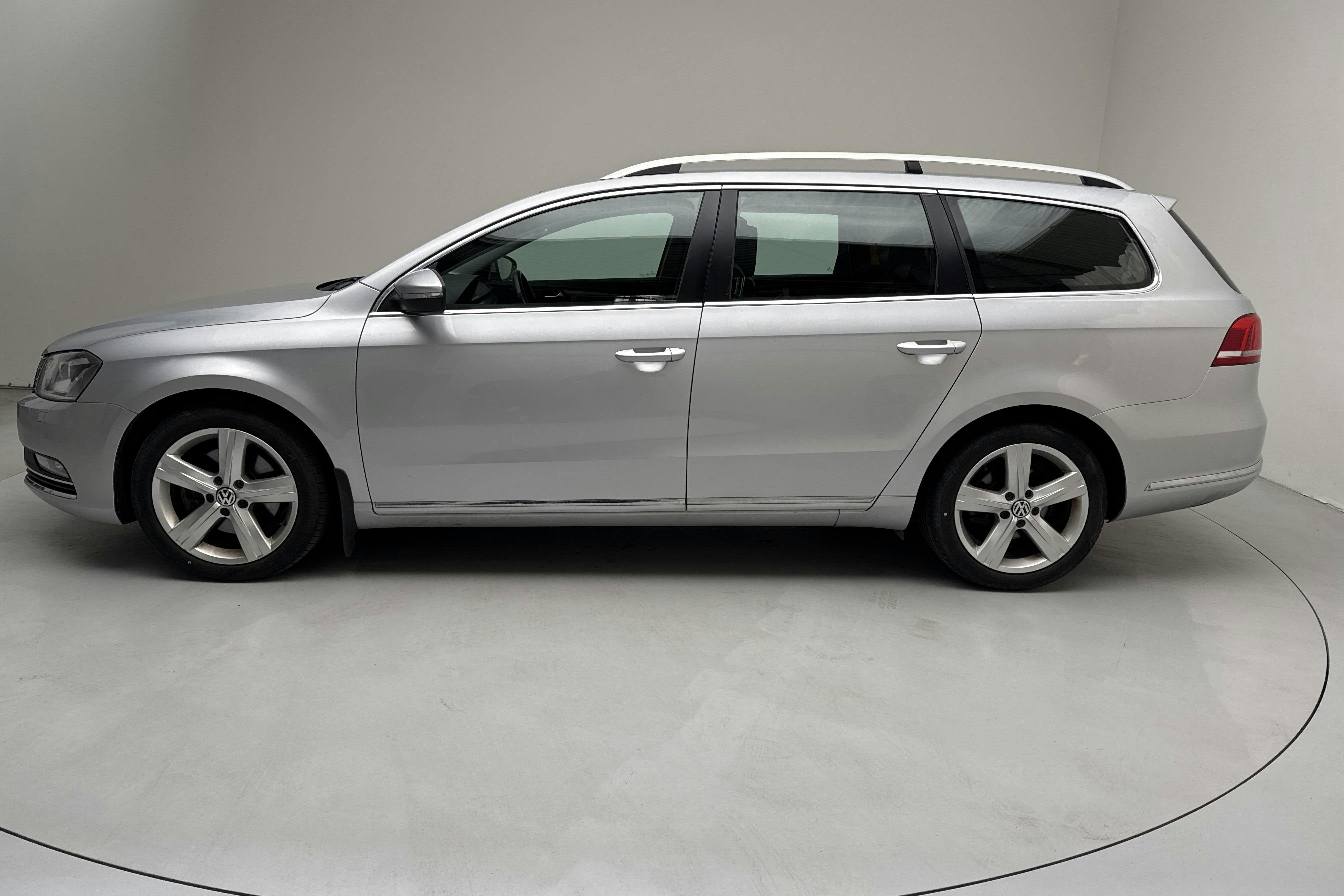 VW Passat 2.0 TDI BlueMotion Technology Variant (170hk) - 18 007 mil - Automat - silver - 2012