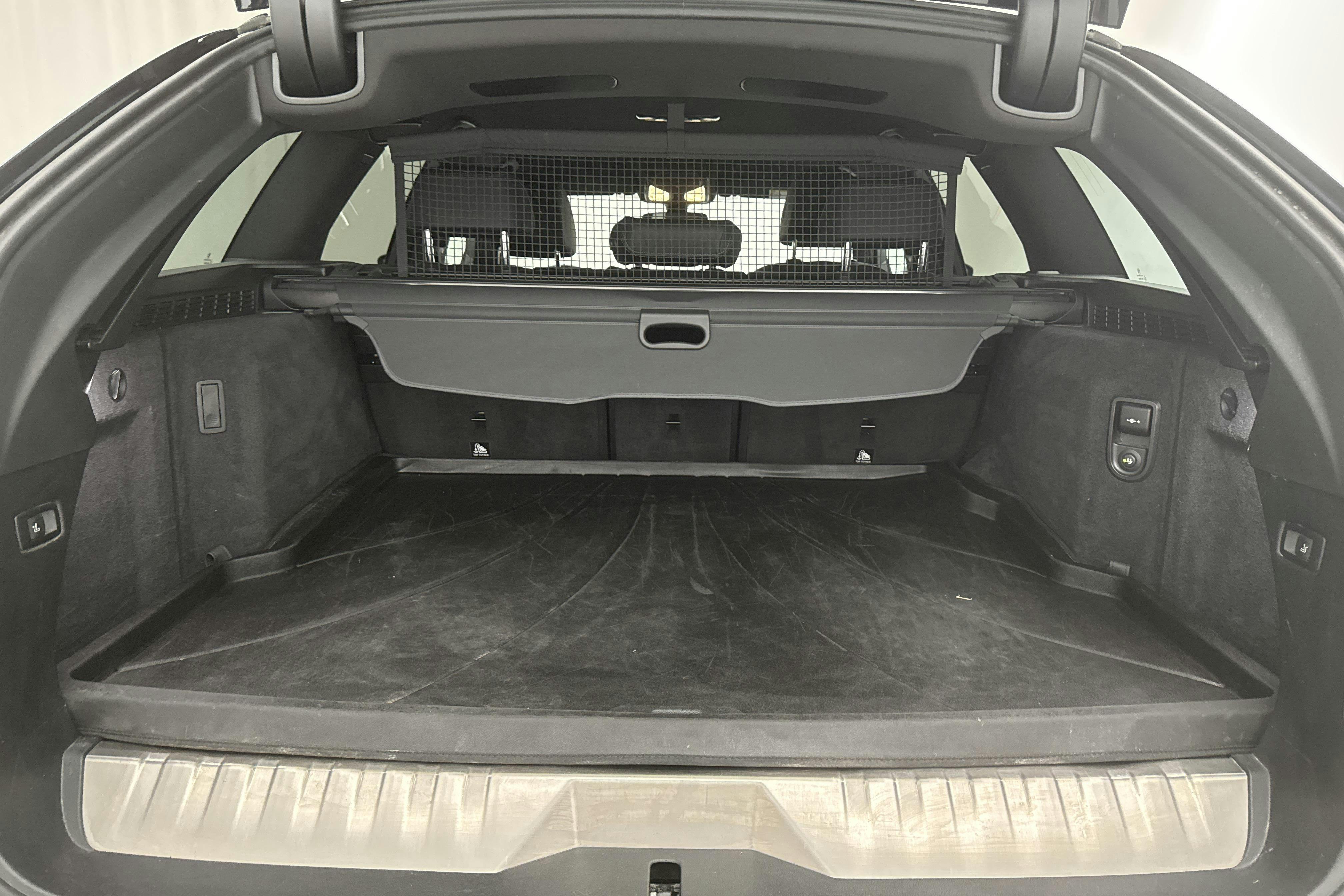 BMW 530e xDrive Touring, G31 12kWh LCI (292hk) - 42 590 km - Automatyczna - czarny - 2023