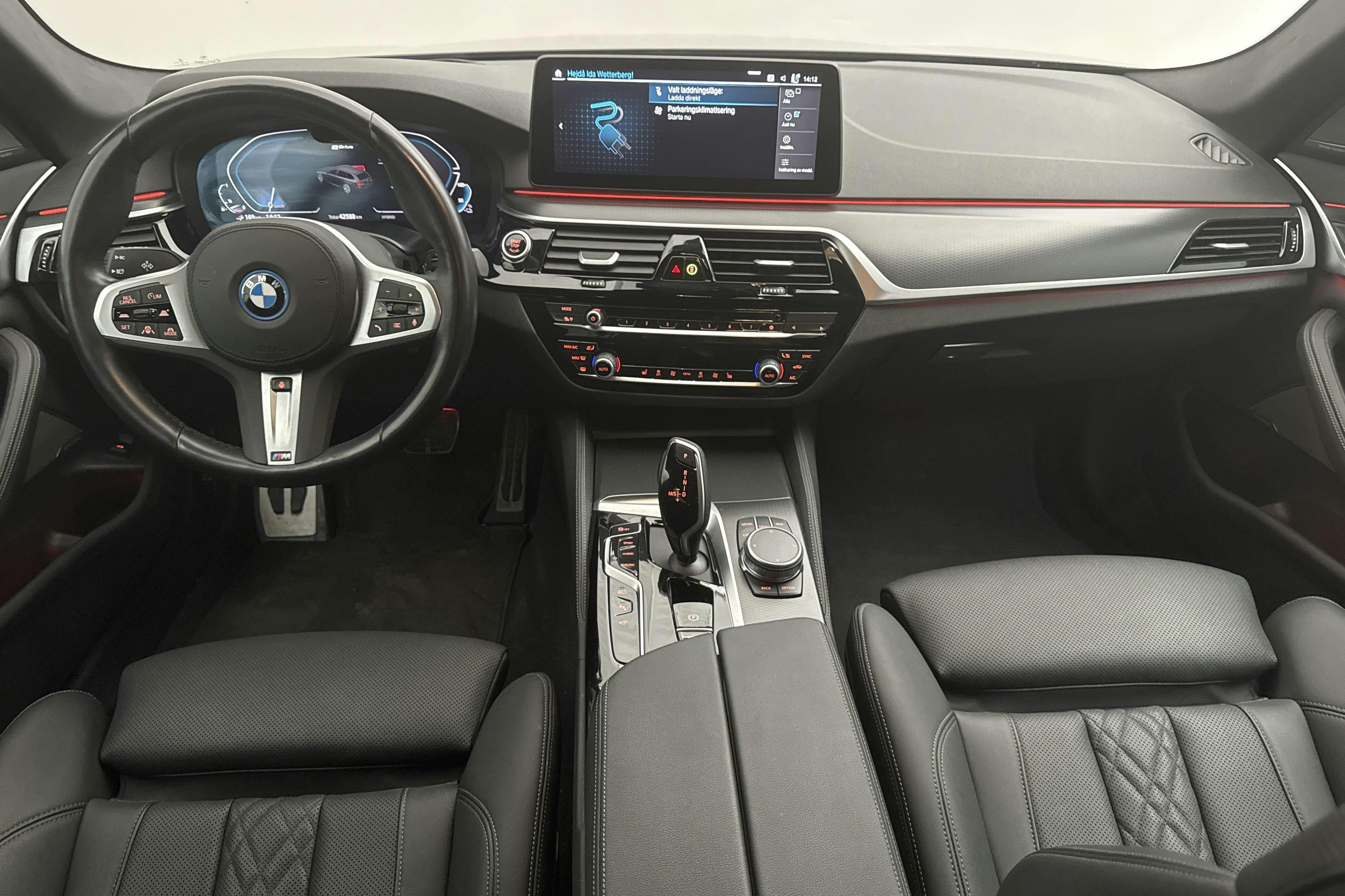 BMW 530e xDrive Touring, G31 12kWh LCI (292hk) - 42 590 km - Automatyczna - czarny - 2023