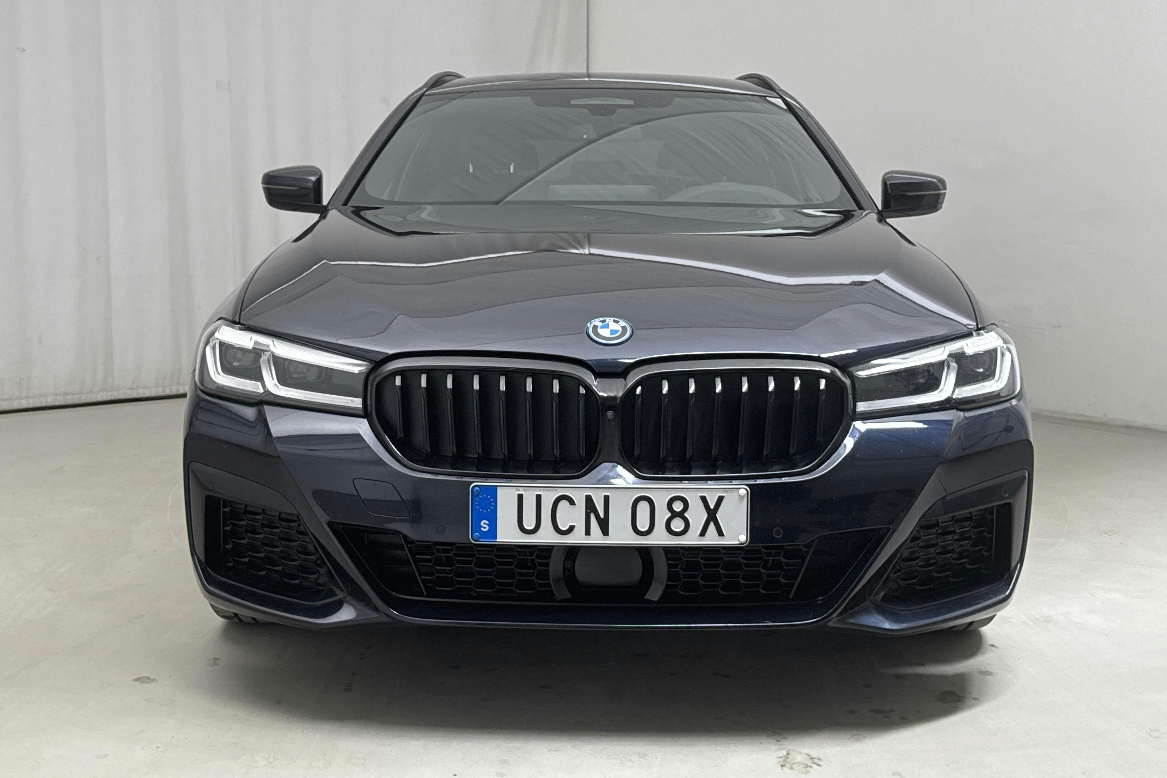 BMW 530e xDrive Touring, G31 12kWh LCI (292hk) - 42 590 km - Automatyczna - czarny - 2023