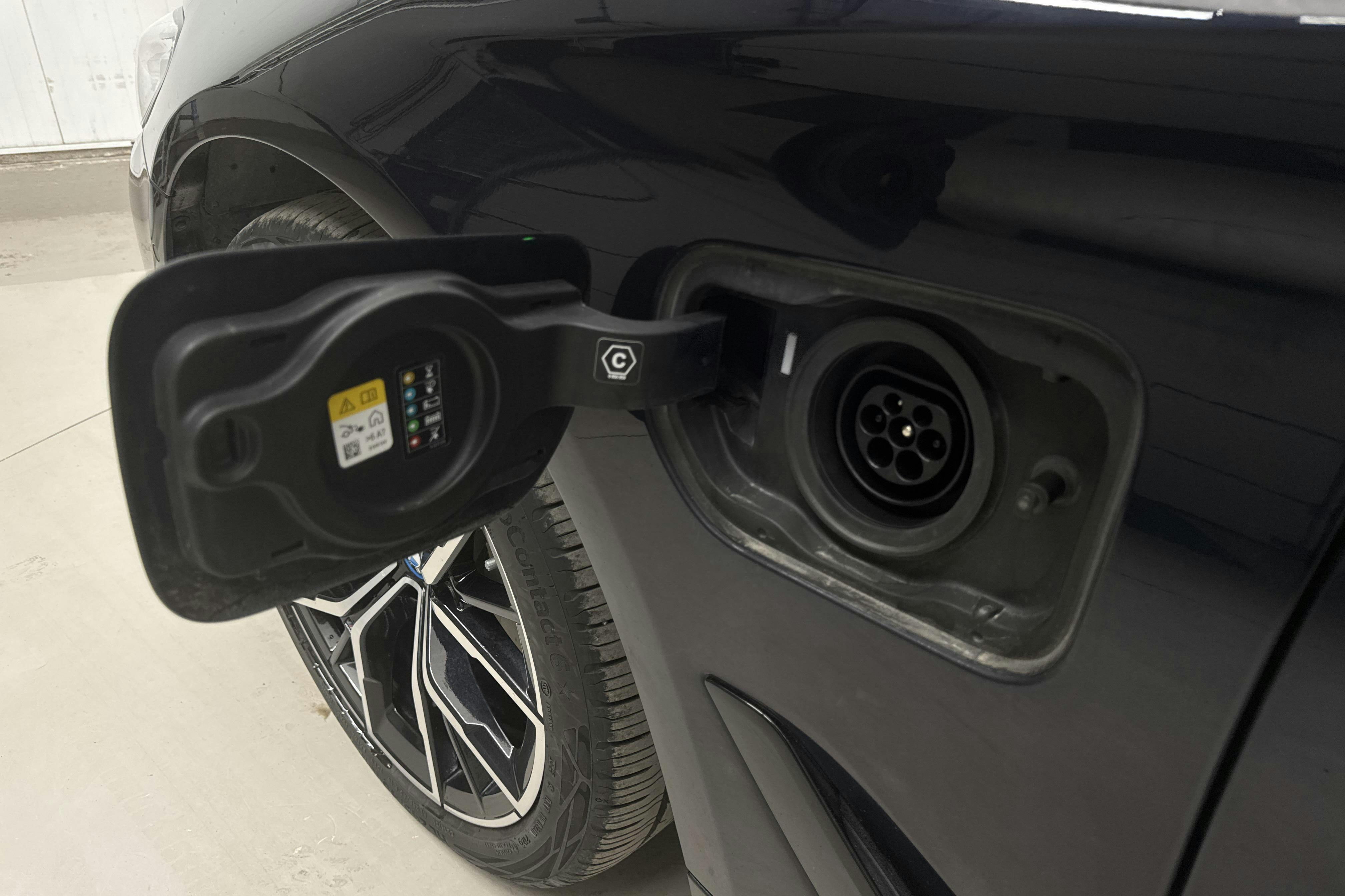 BMW 530e xDrive Touring, G31 12kWh LCI (292hk) - 42 590 km - Automatyczna - czarny - 2023