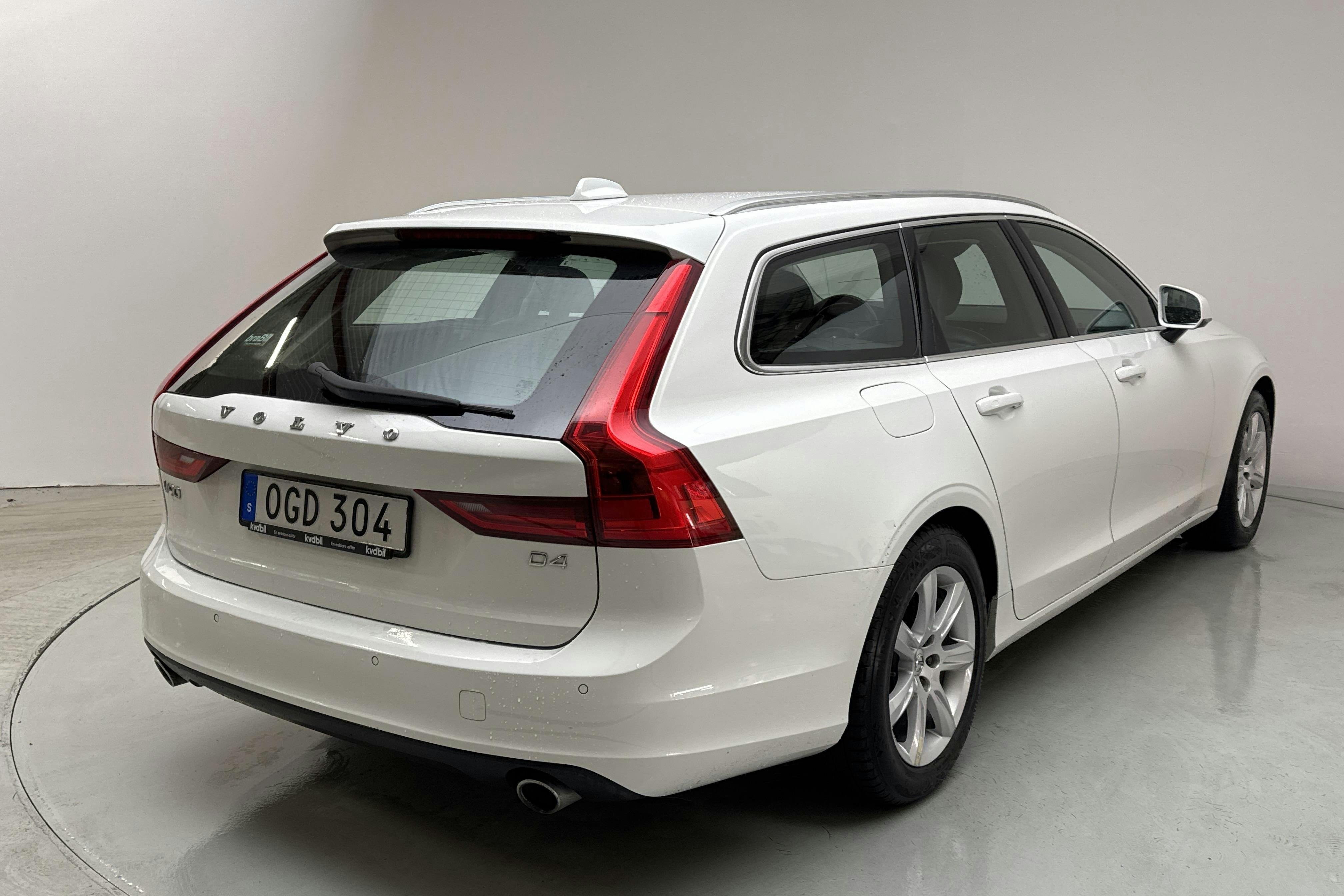 Volvo V90 D4 (190hk) - 128 270 km - Automatyczna - biały - 2017