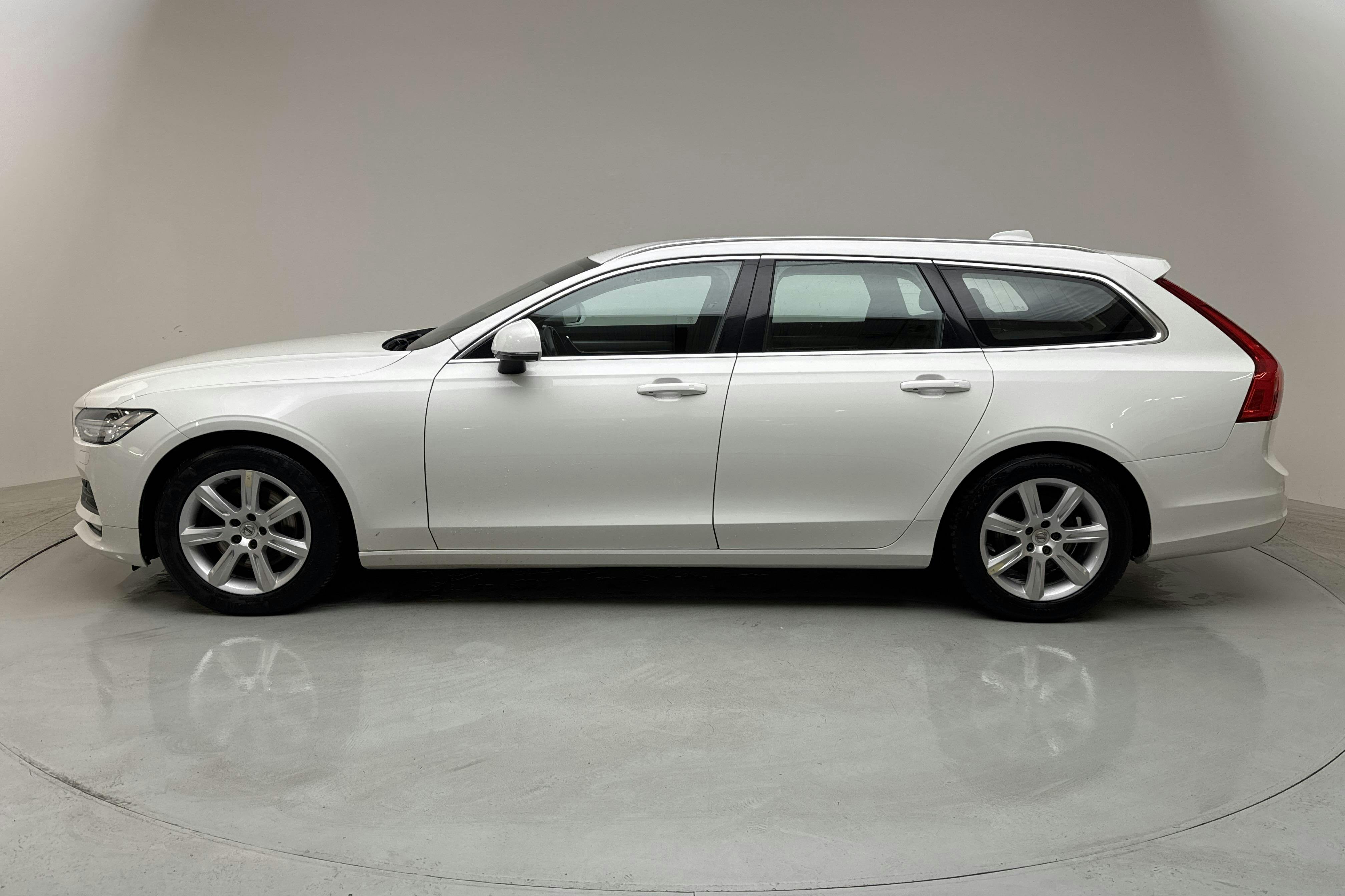 Volvo V90 D4 (190hk) - 128 270 km - Automatyczna - biały - 2017