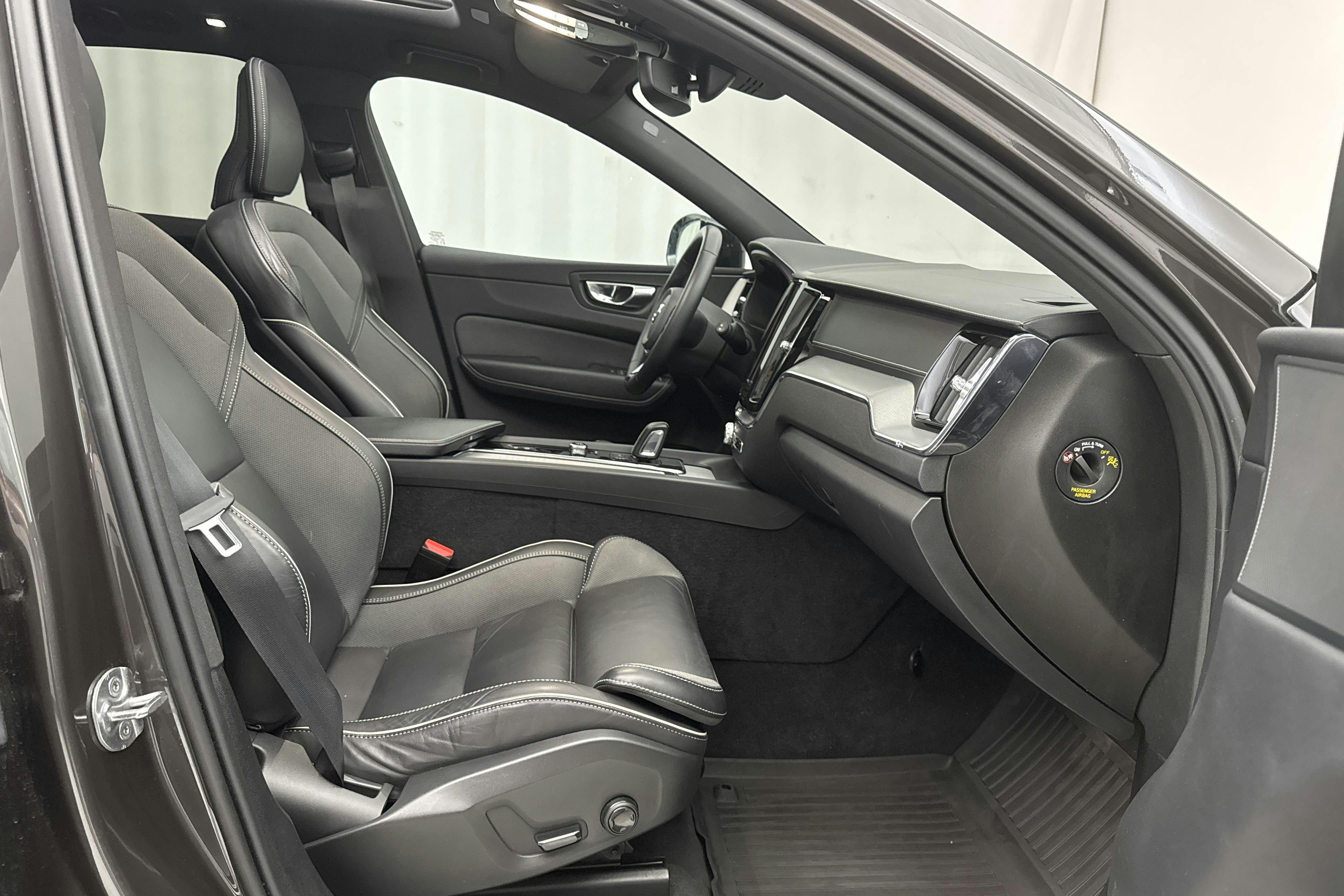 Volvo XC60 T6 AWD Recharge (350hk) - 60 690 km - Automatic - gray - 2022