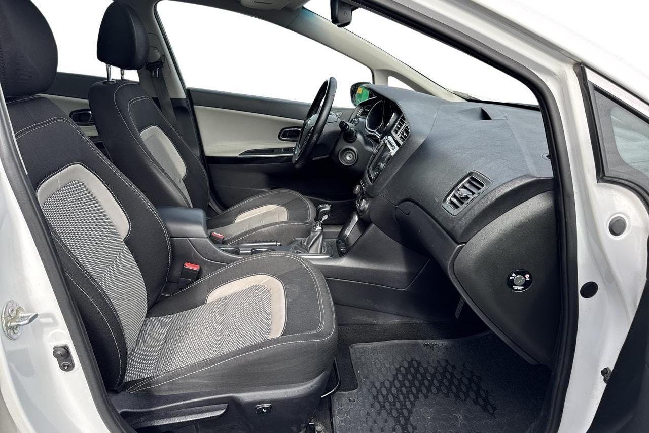KIA Cee'd 1.6 CRDi SW (128hk) - 183 150 km - Manual - white - 2015