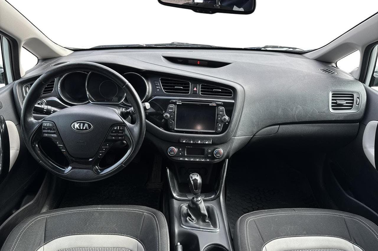 KIA Cee'd 1.6 CRDi SW (128hk) - 183 150 km - Manual - white - 2015
