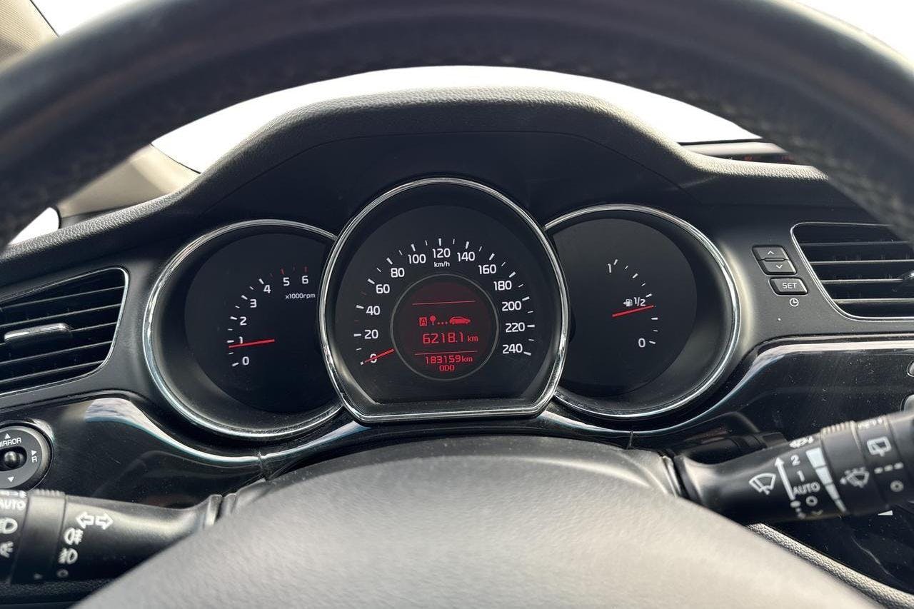 KIA Cee'd 1.6 CRDi SW (128hk) - 183 150 km - Manual - white - 2015