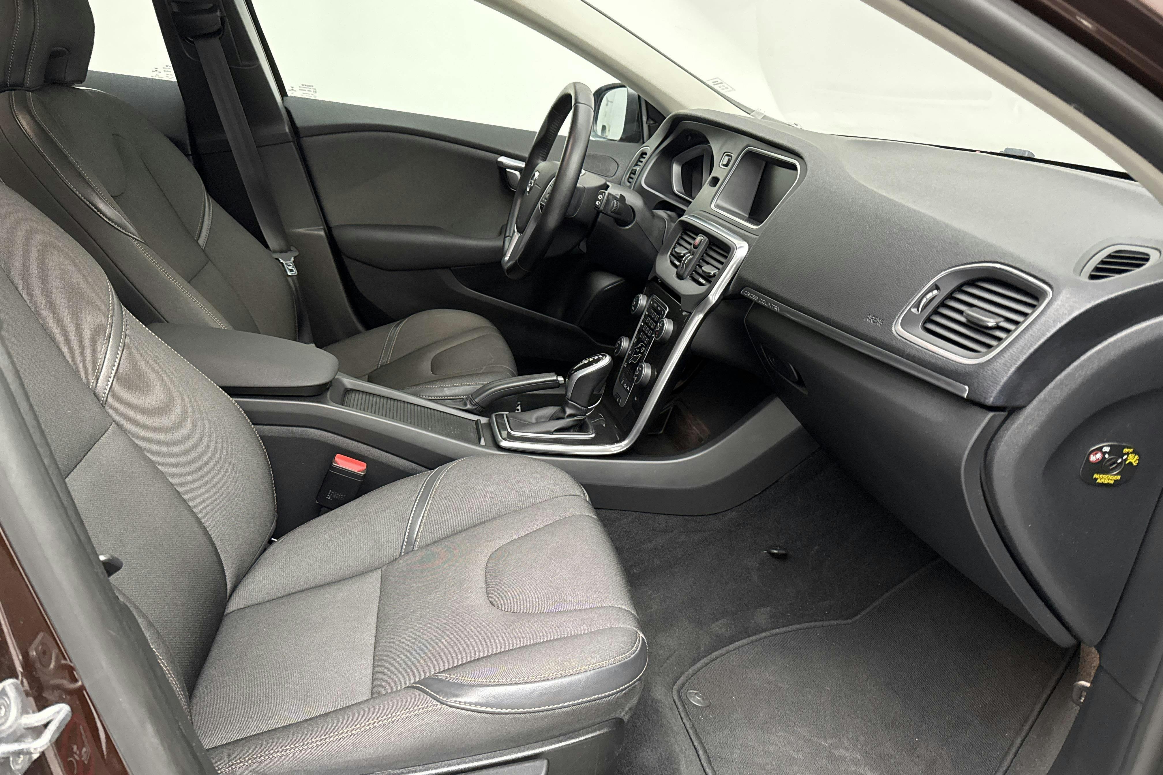 Volvo V40 Cross Country D3 (150hk) - 119 780 km - Automatic - brown - 2017
