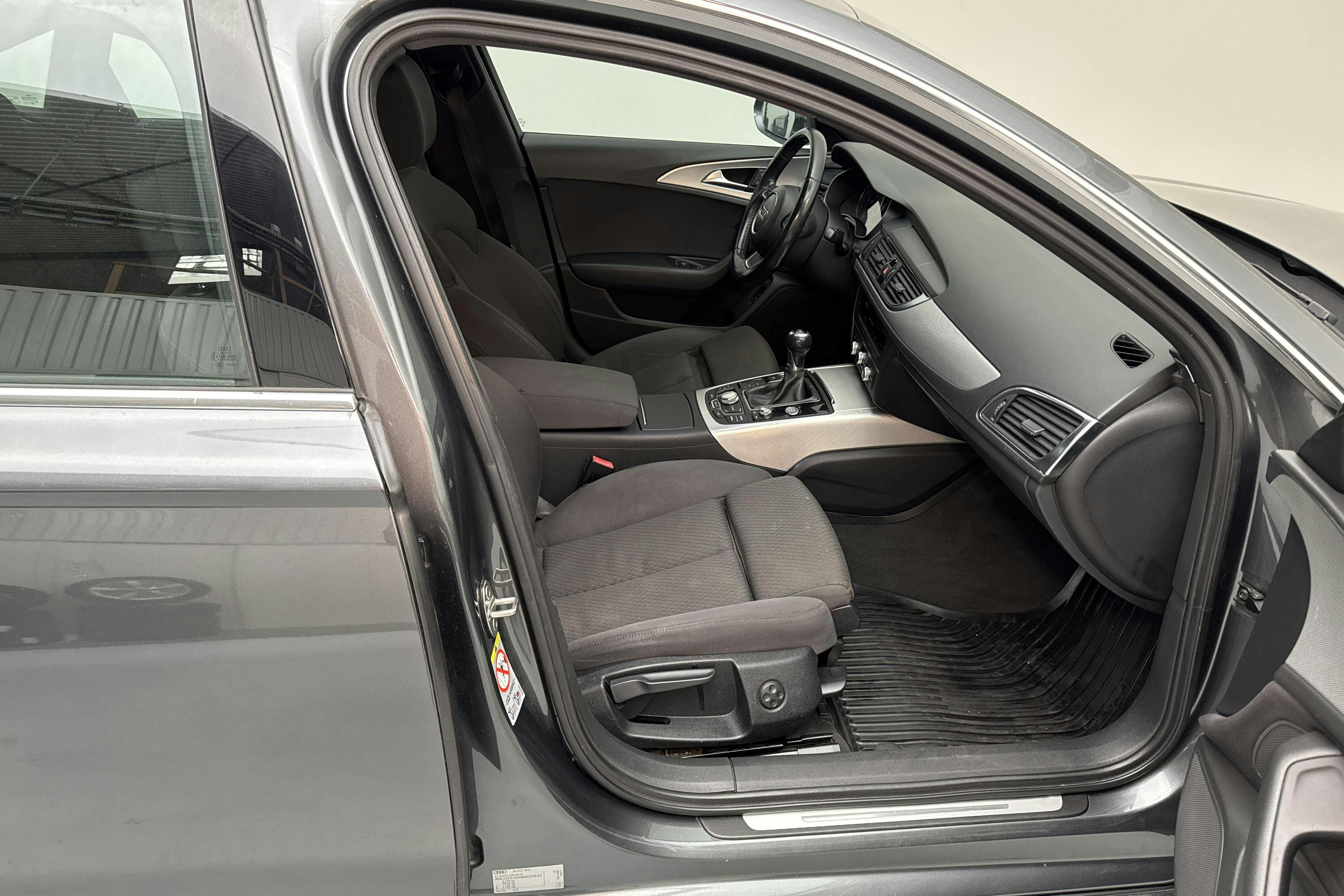 Audi A6 2.0 TDI (177hk) - 232 260 km - Manual - gray - 2011