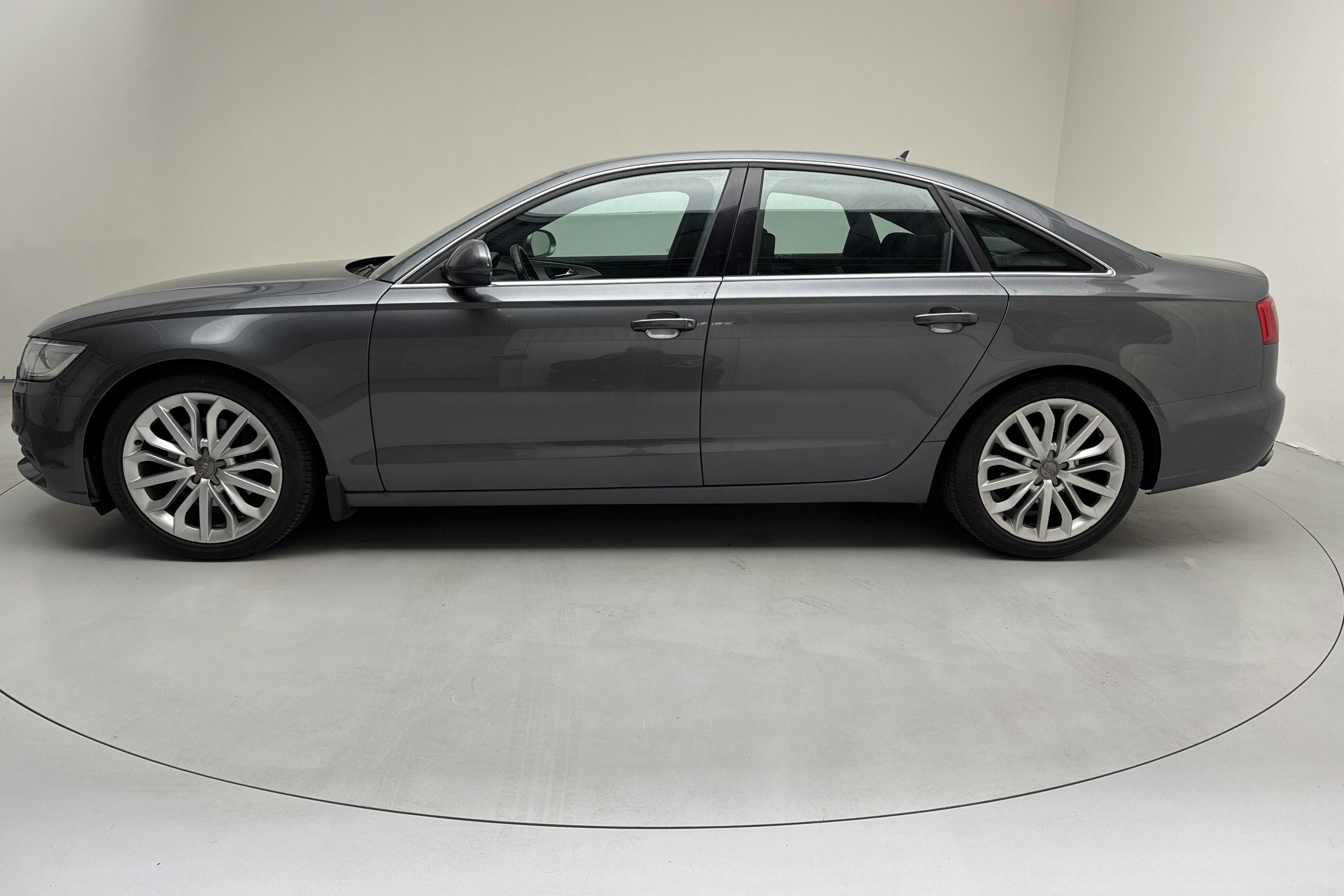 Audi A6 2.0 TDI (177hk) - 232 260 km - Manual - gray - 2011