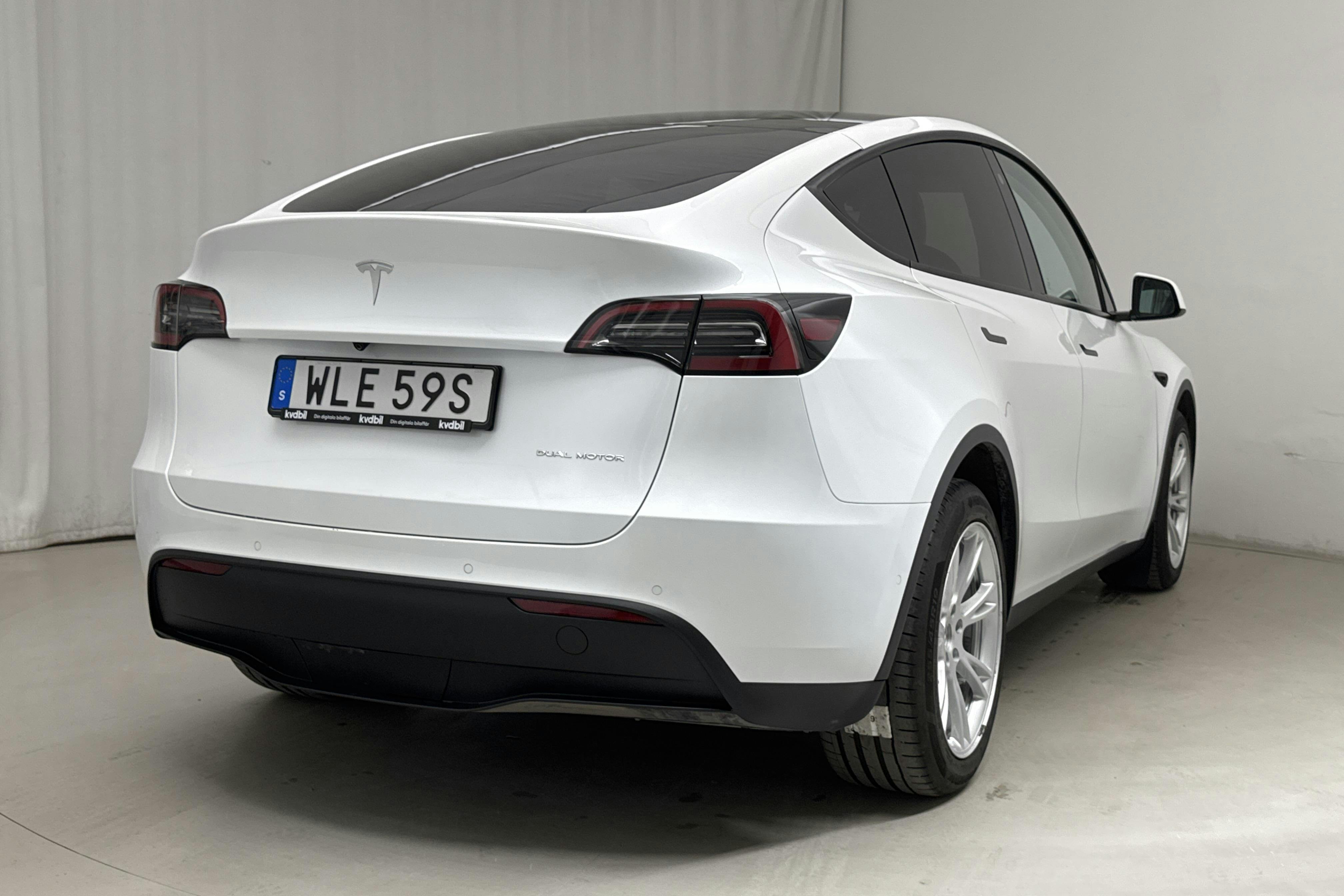 Tesla Model Y Long Range Dual Motor AWD - 2 674 mil - Automat - vit - 2022
