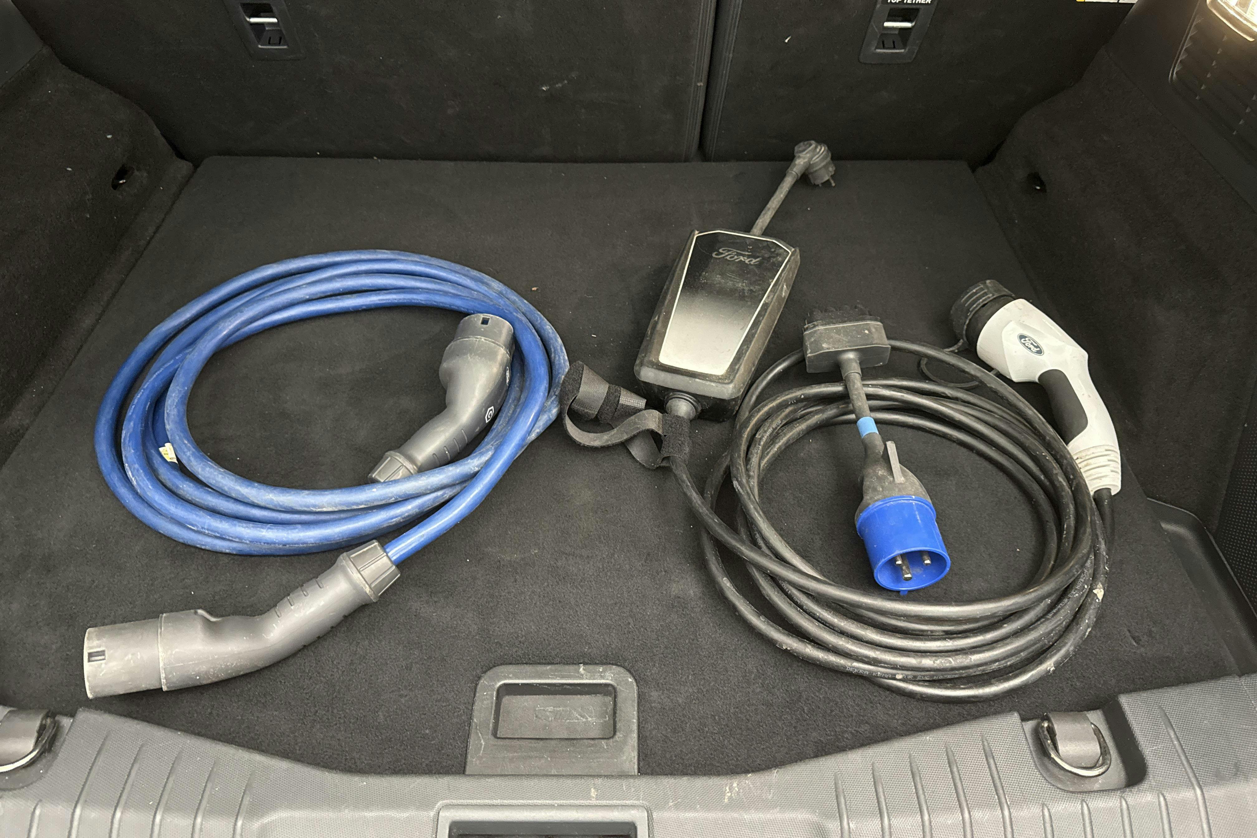 Ford Mustang Mach-E 91 kWh AWD (351hk) - 12 505 mil - Automat - röd - 2021