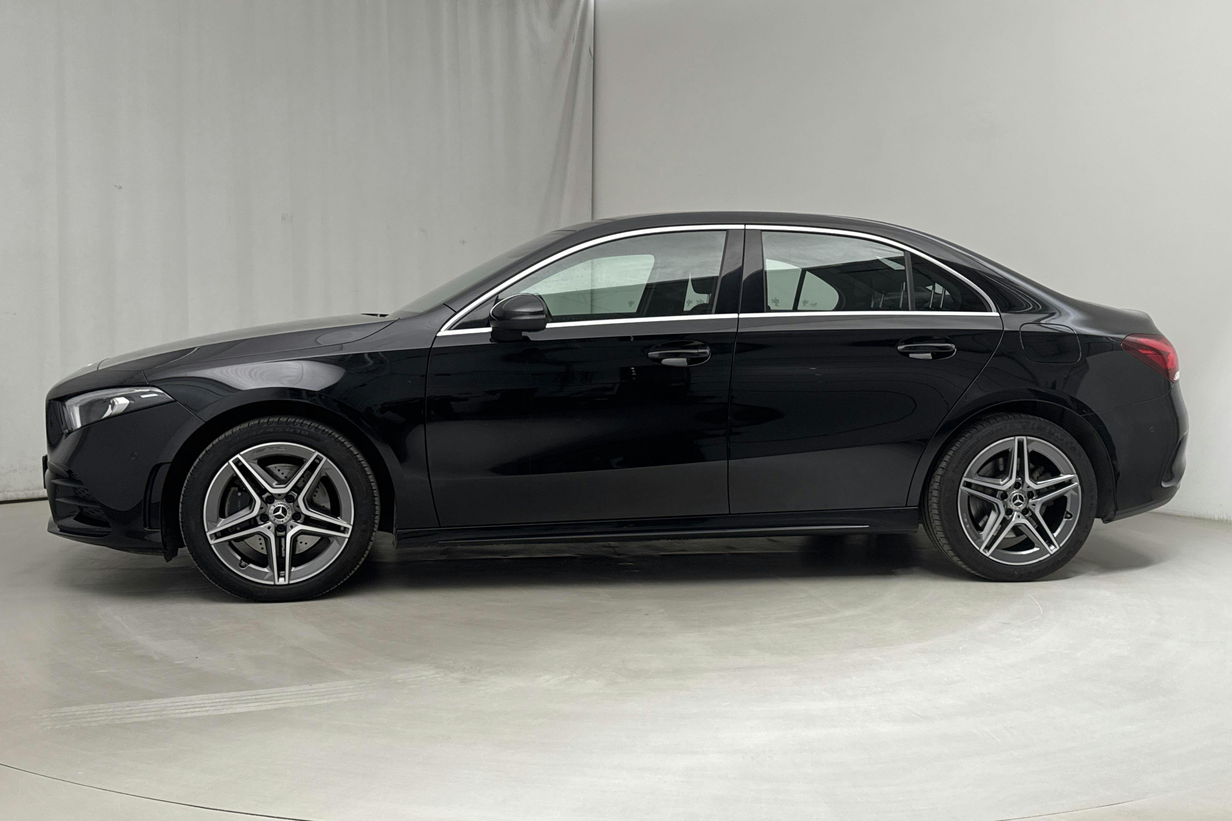 Mercedes A 250 e Sedan V177 (224hk) - 72 460 km - Automatic - black - 2021