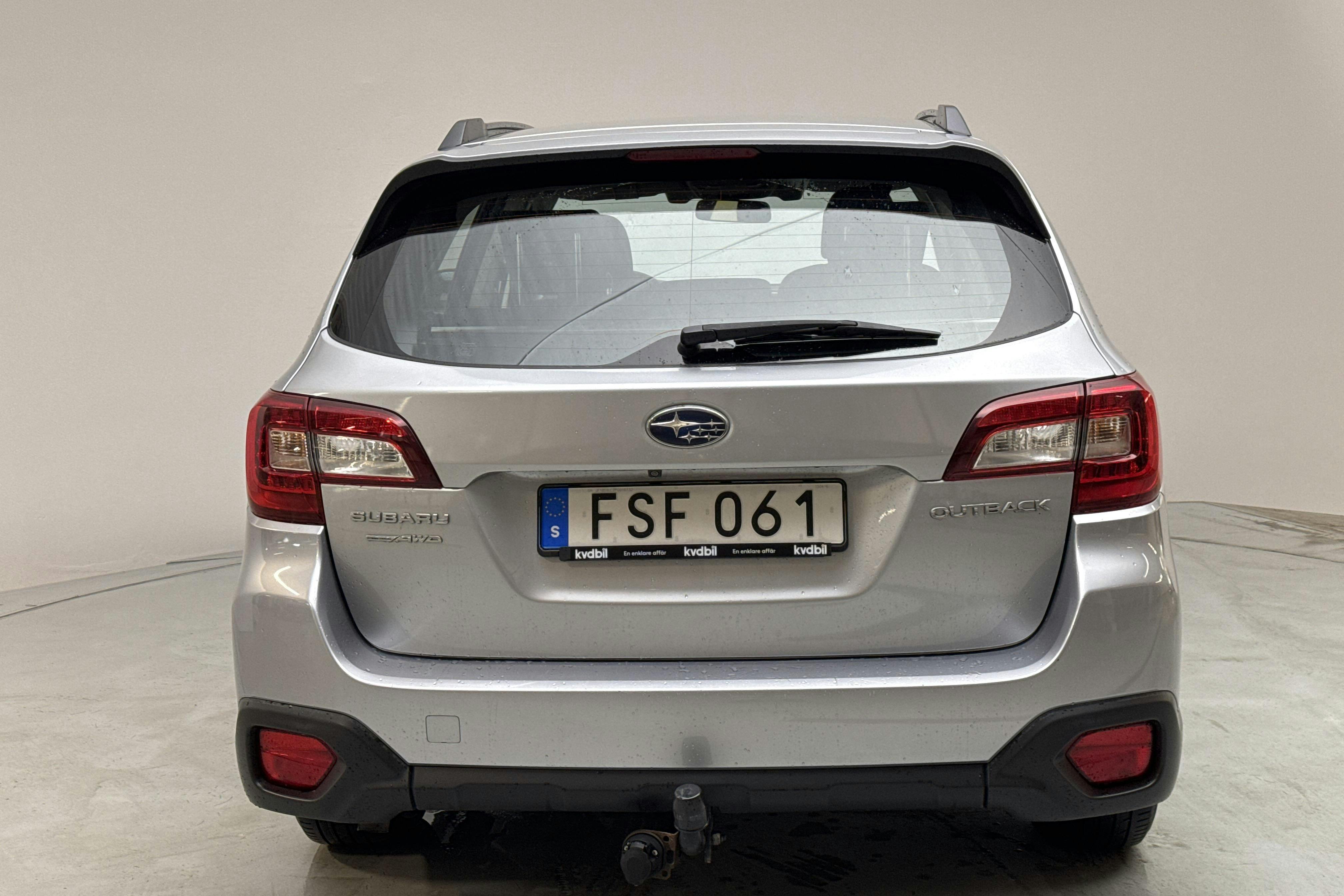 Subaru Outback 2.5i 4WD (175hk) - 62 400 km - Automatic - silver - 2015