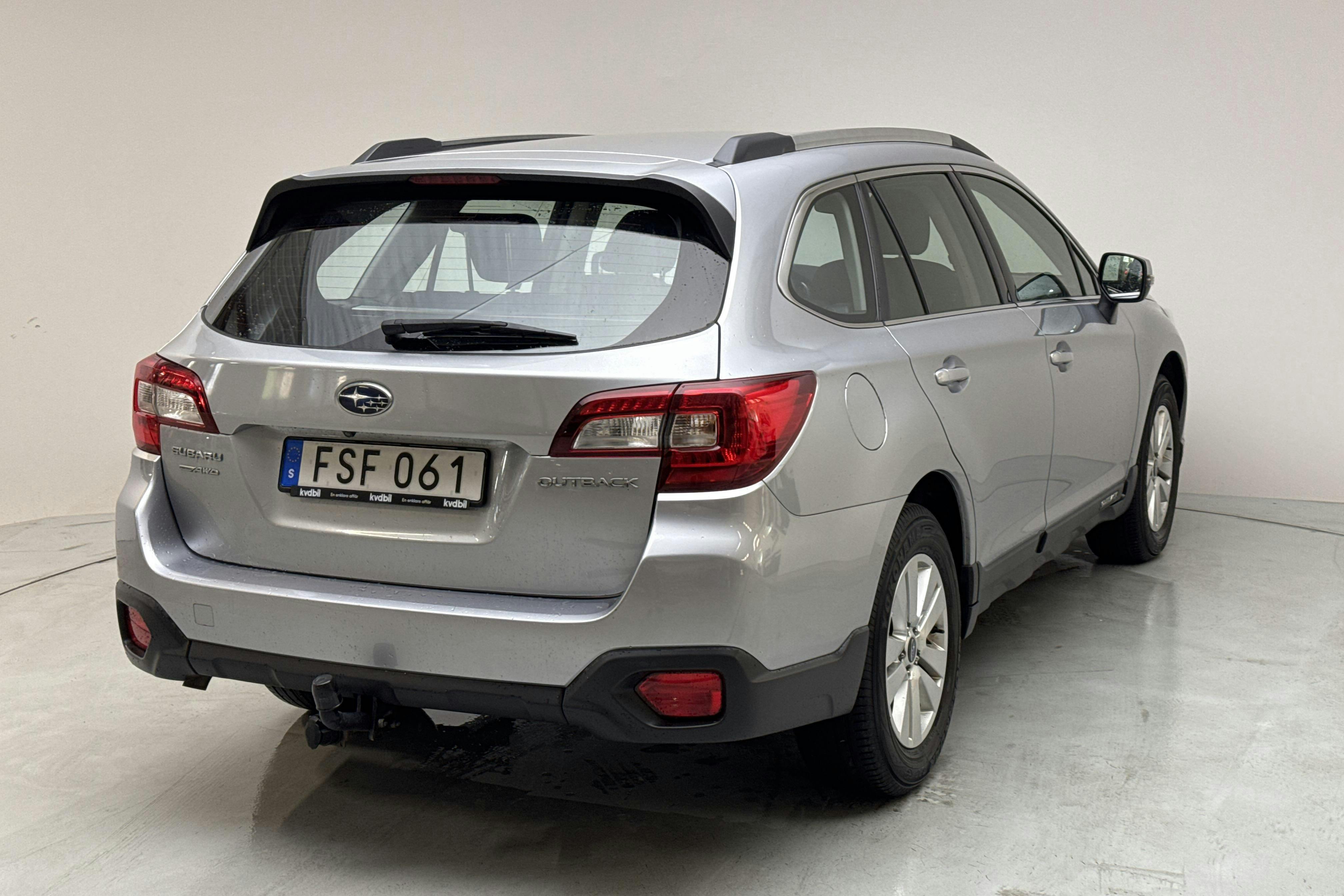 Subaru Outback 2.5i 4WD (175hk) - 62 400 km - Automatic - silver - 2015