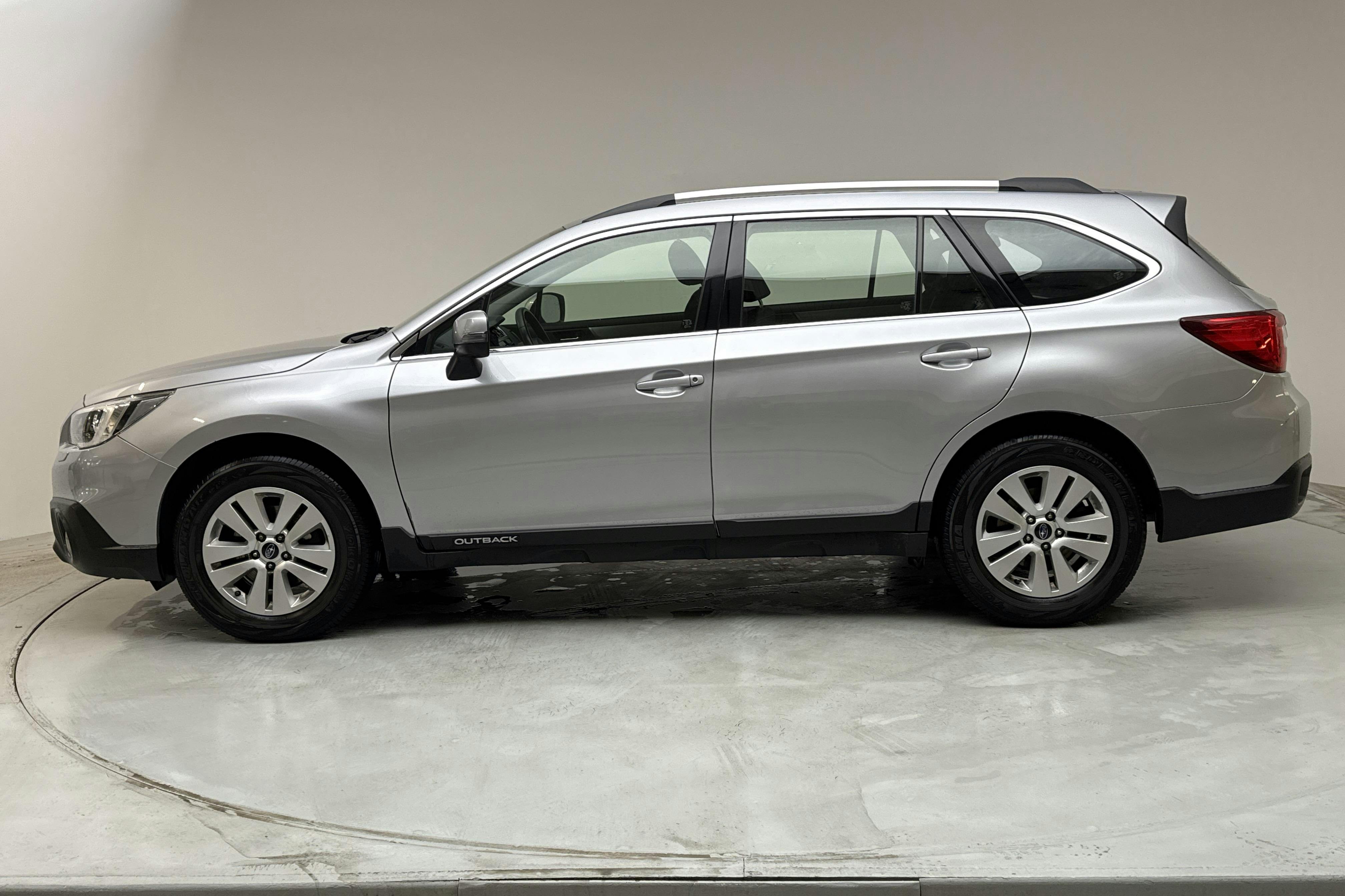 Subaru Outback 2.5i 4WD (175hk) - 62 400 km - Automatic - silver - 2015