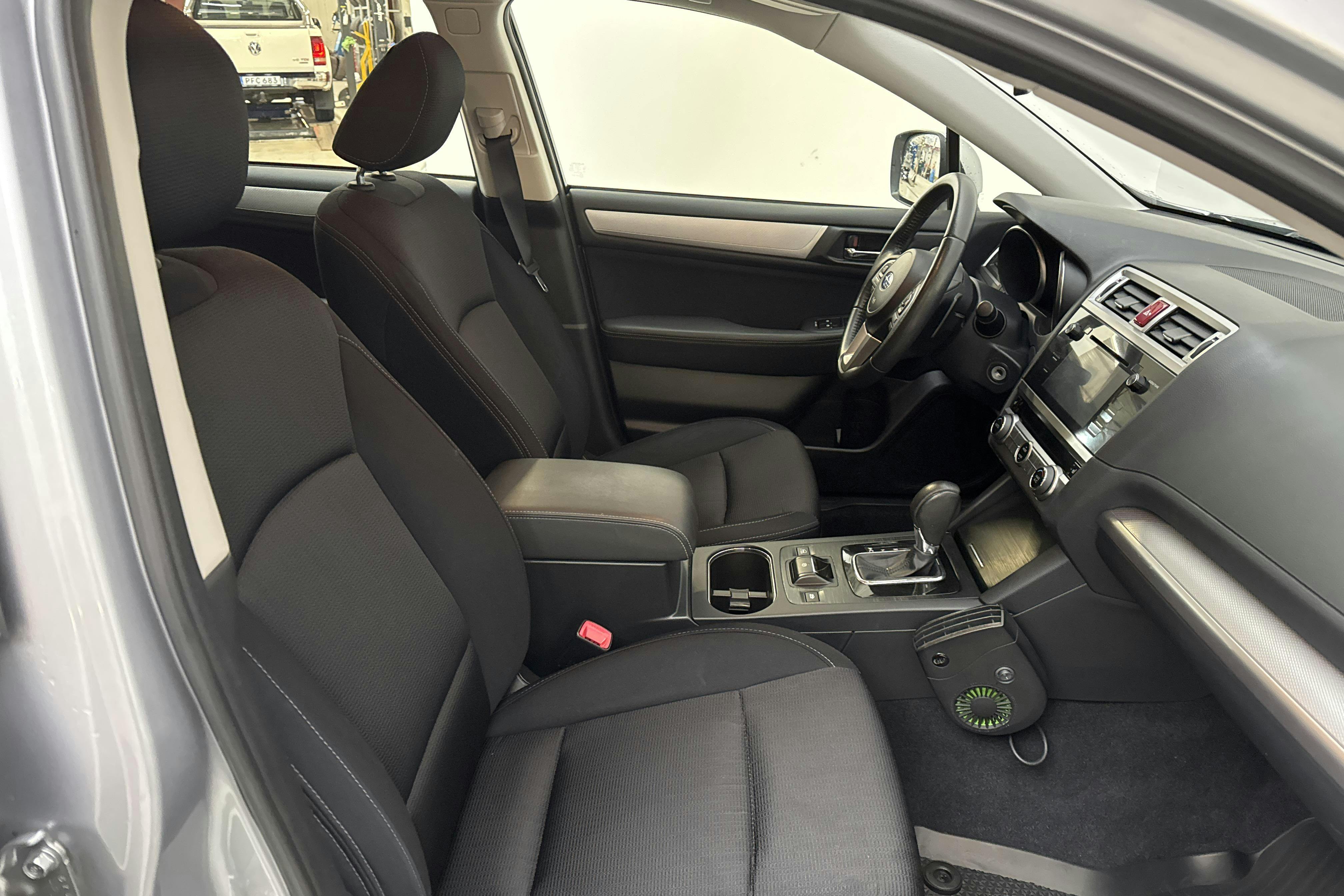 Subaru Outback 2.5i 4WD (175hk) - 62 400 km - Automatic - silver - 2015
