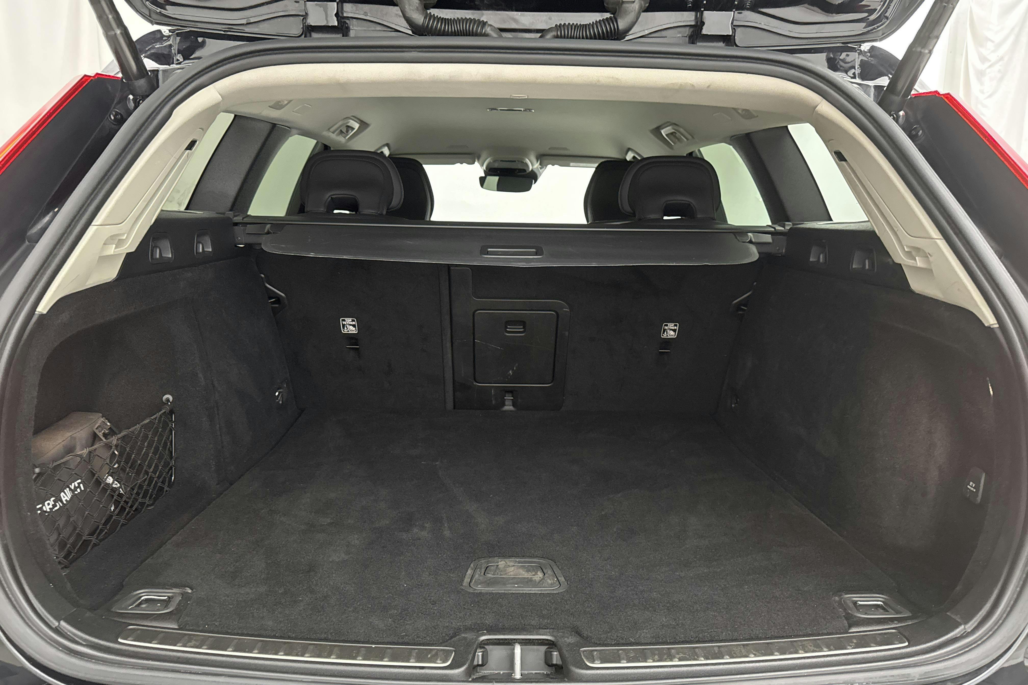 Volvo V60 T6 AWD Twin Engine (340hk) - 172 000 km - Automatic - black - 2021