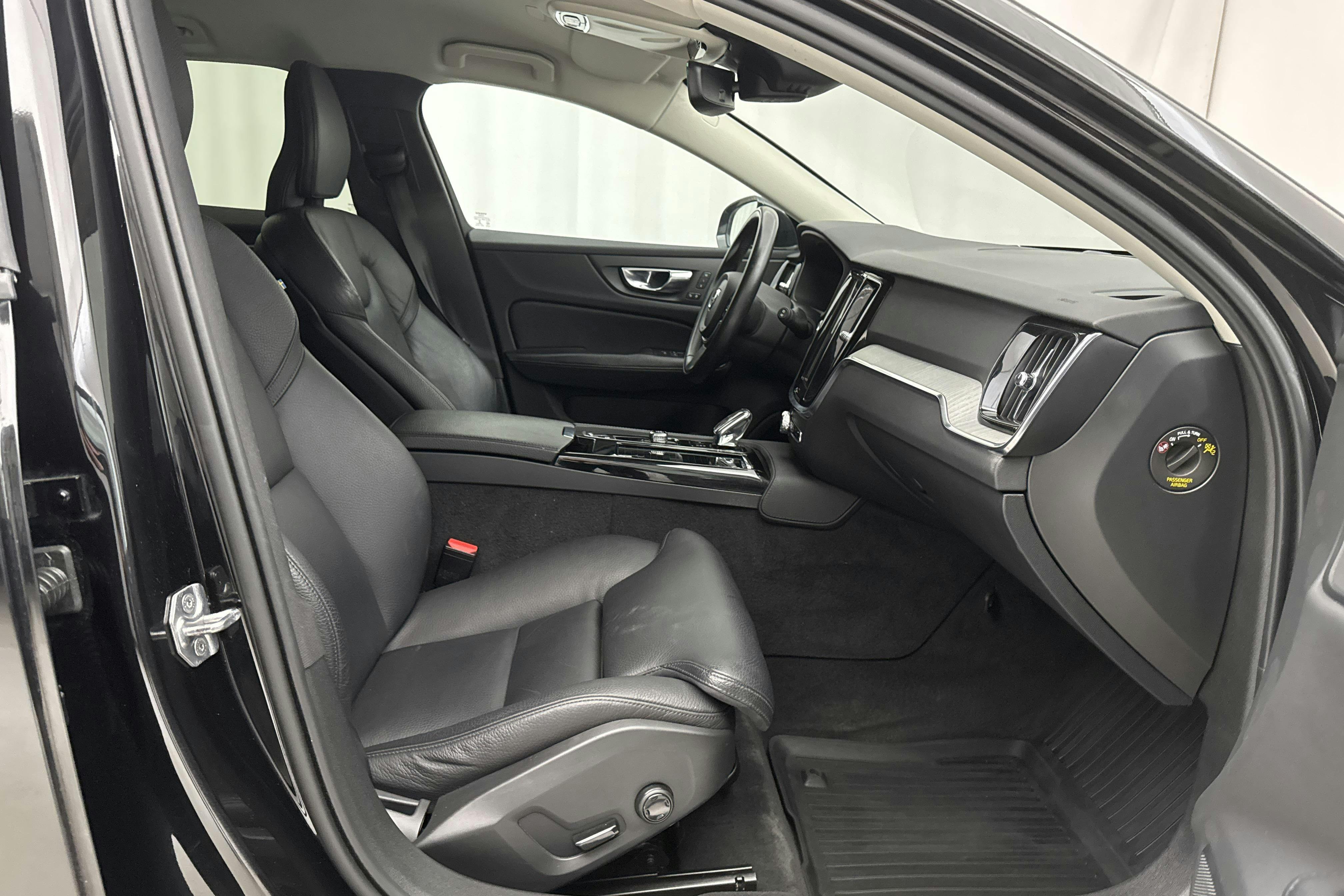 Volvo V60 T6 AWD Twin Engine (340hk) - 172 000 km - Automatic - black - 2021