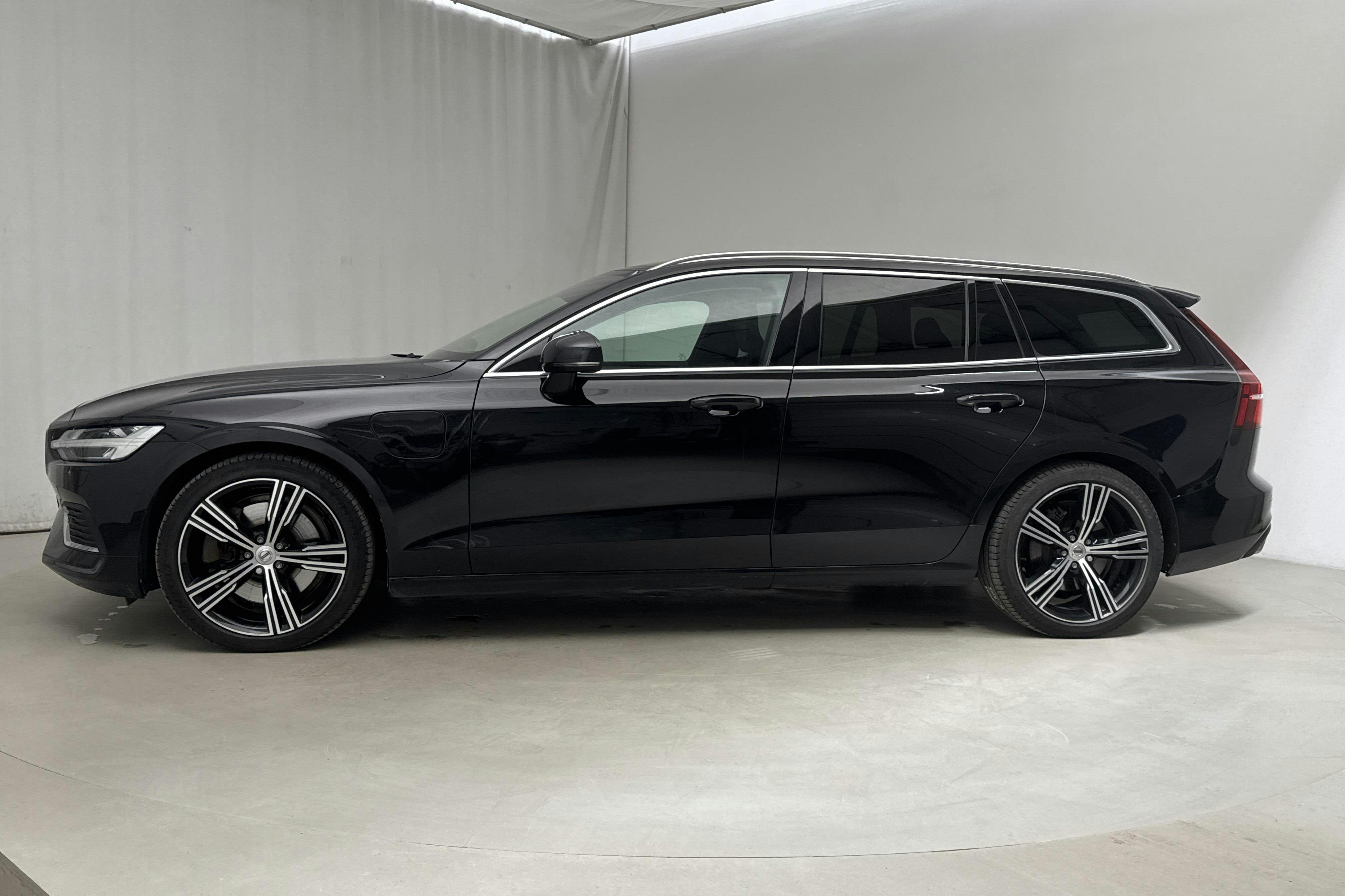 Volvo V60 T6 AWD Twin Engine (340hk) - 172 000 km - Automatic - black - 2021