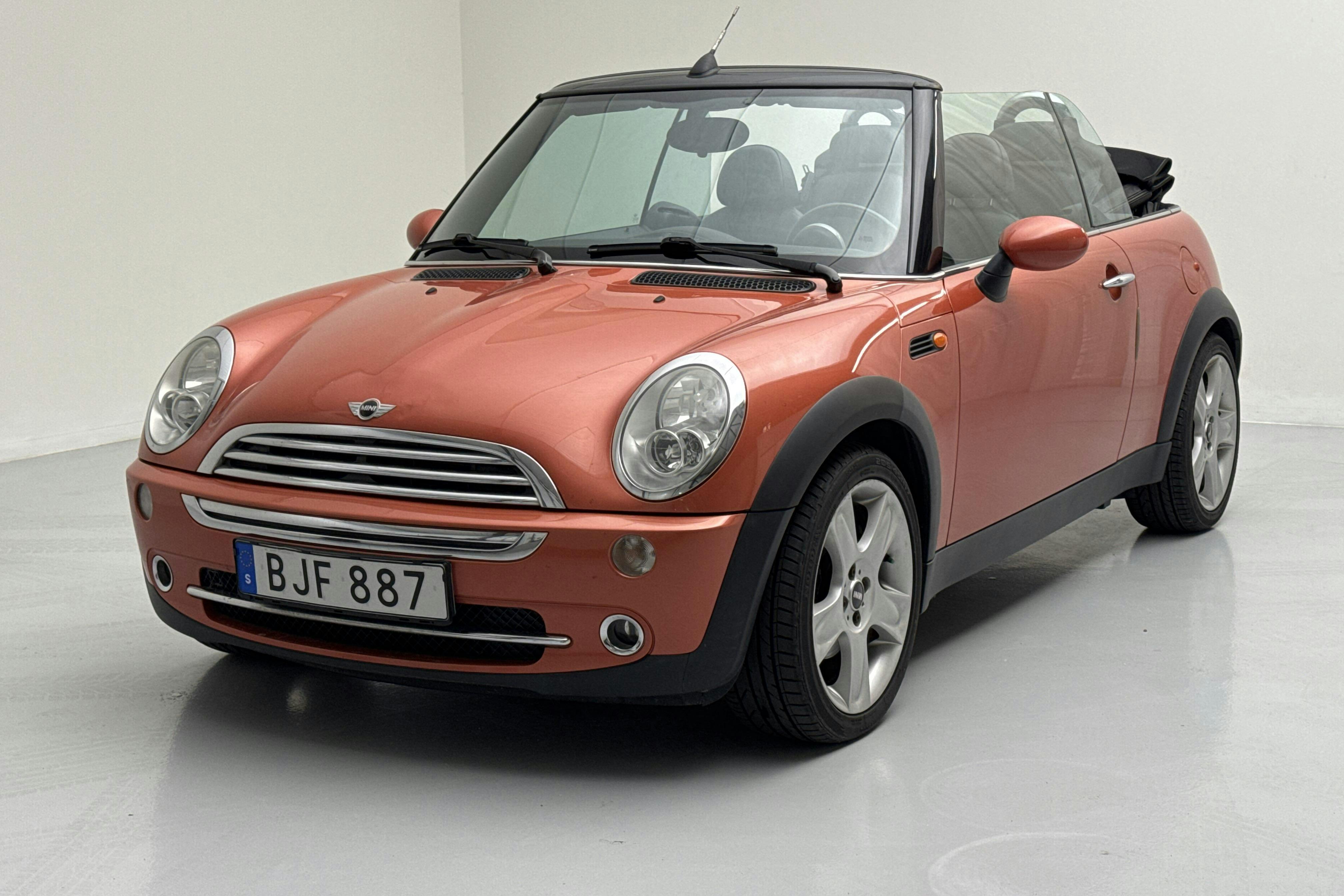 MINI Cooper 1.6 Cabriolet (115hk) - 17 558 mil - Manuell - orange - 2004