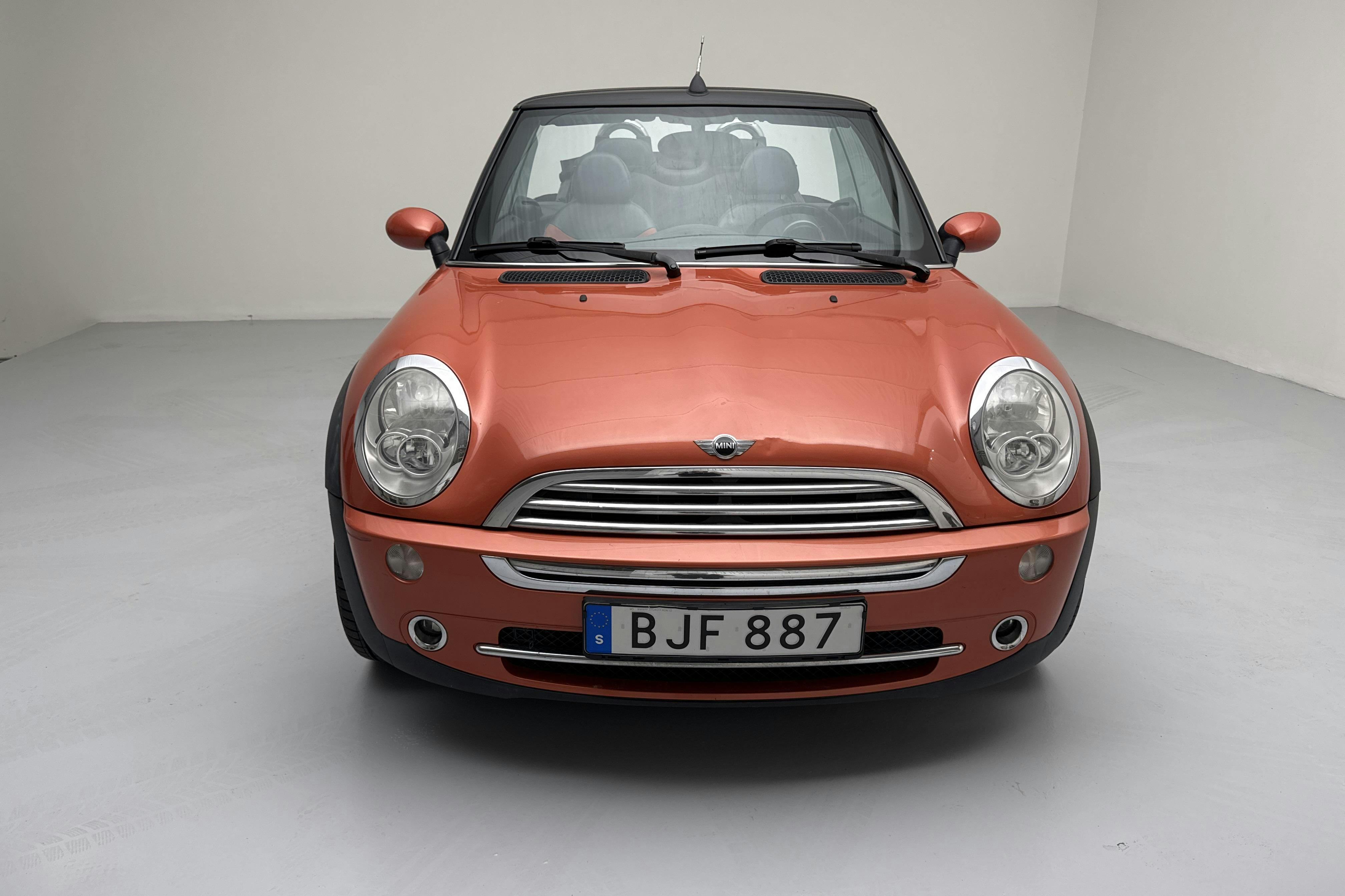 MINI Cooper 1.6 Cabriolet (115hk) - 17 558 mil - Manuell - orange - 2004