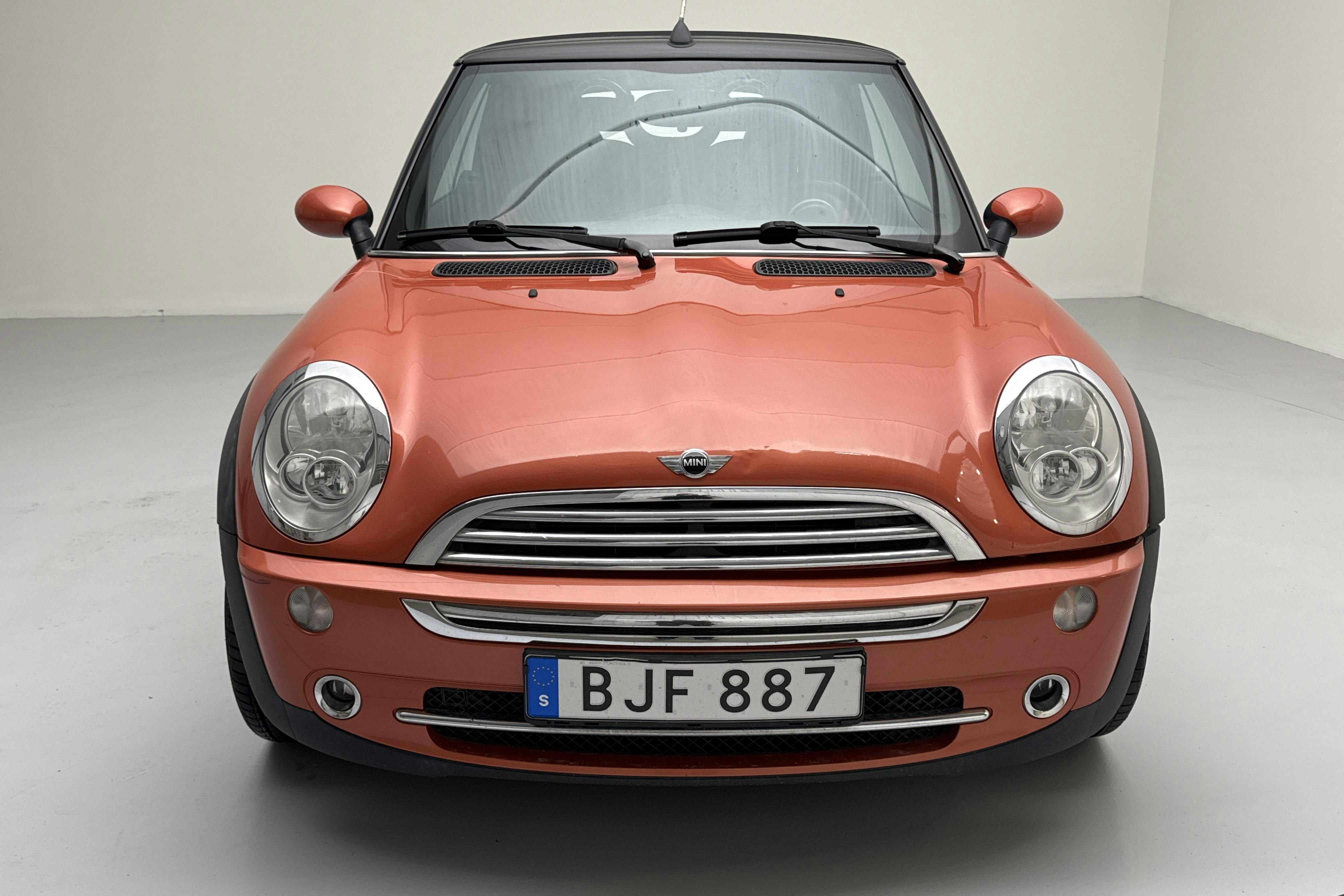 MINI Cooper 1.6 Cabriolet (115hk) - 17 558 mil - Manuell - orange - 2004