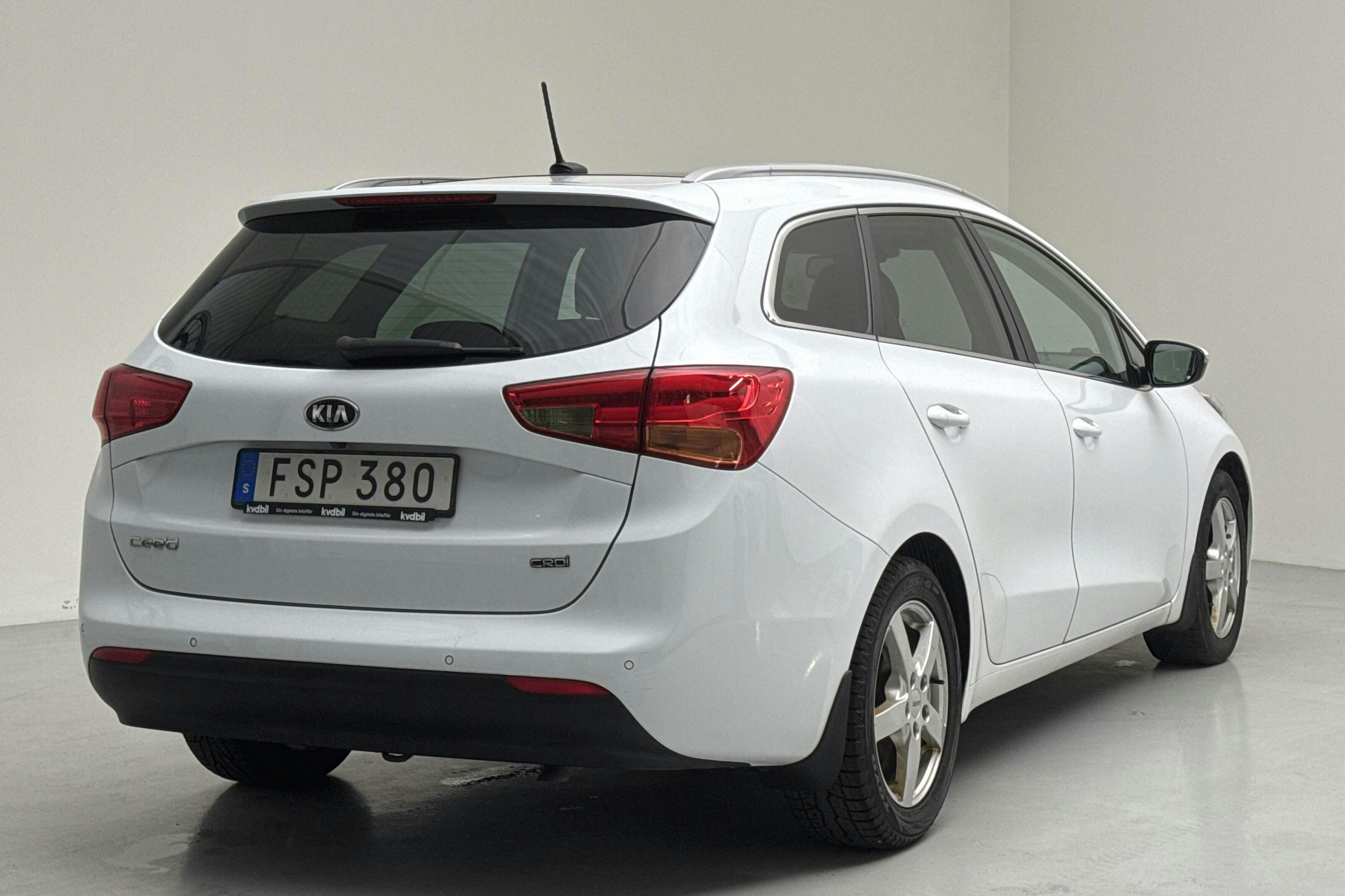 KIA Cee'd 1.6 CRDi SW (128hk) - 125 210 km - Manual - white - 2015