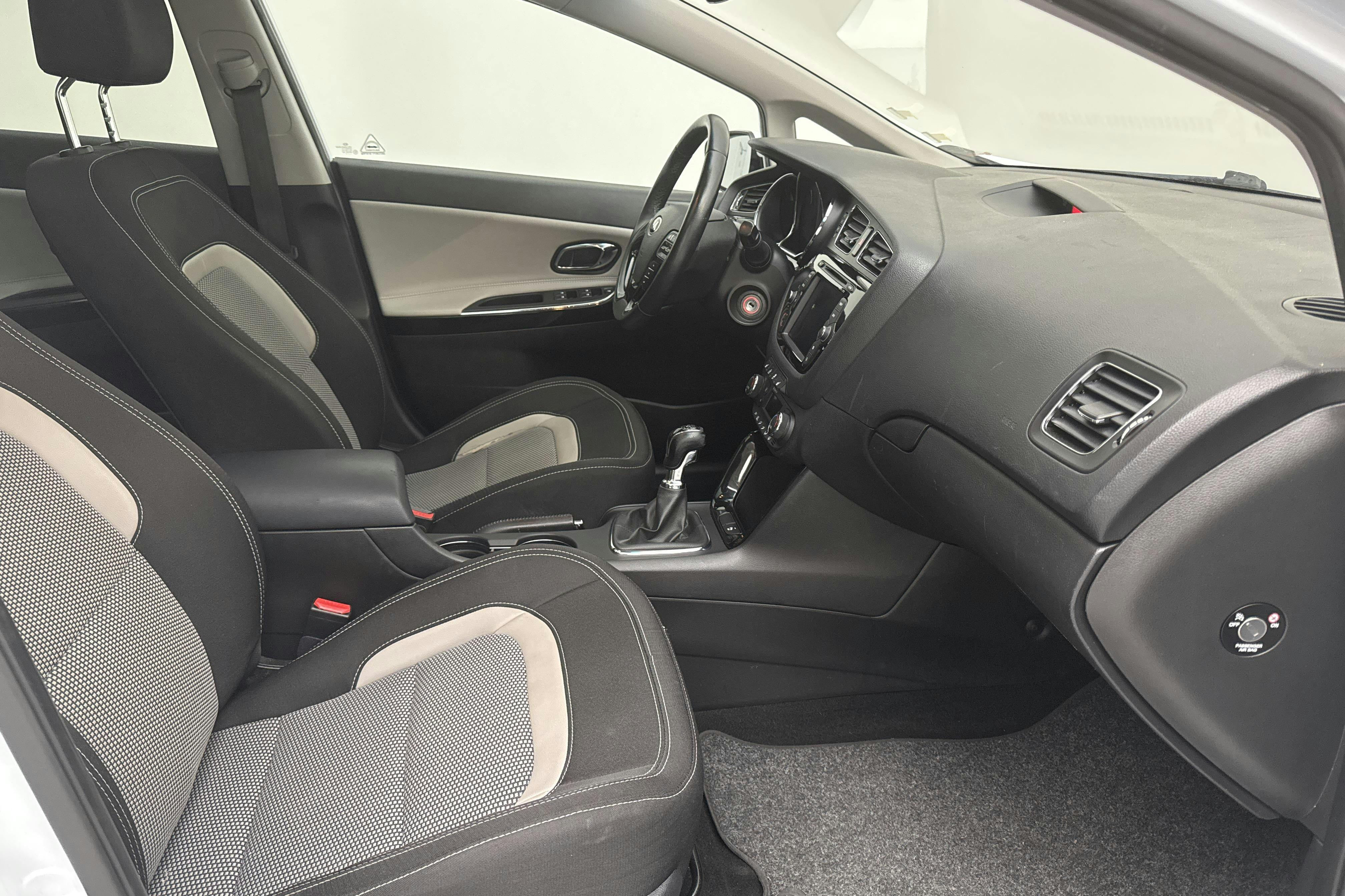 KIA Cee'd 1.6 CRDi SW (128hk) - 125 210 km - Manual - white - 2015
