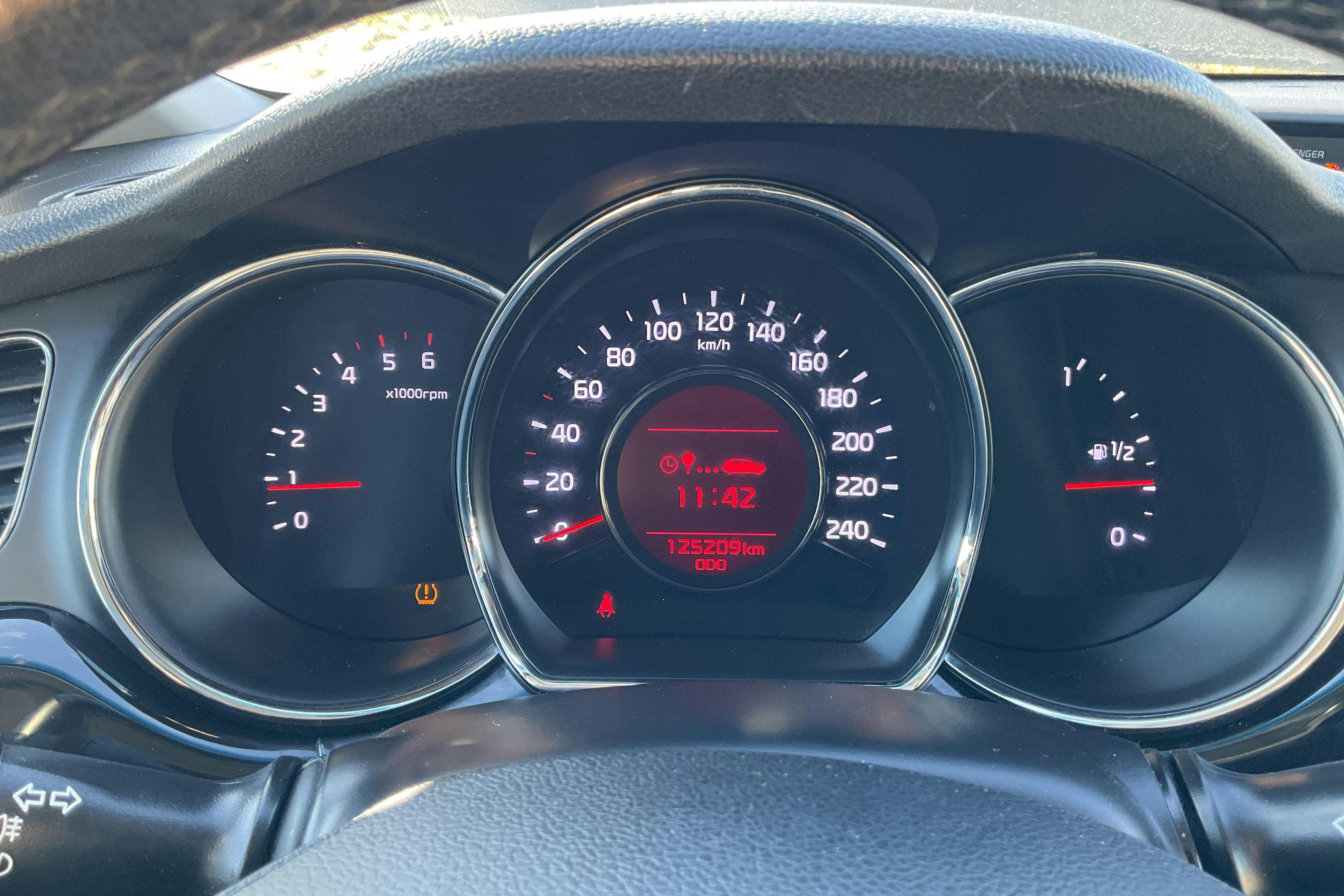 KIA Cee'd 1.6 CRDi SW (128hk) - 125 210 km - Manual - white - 2015