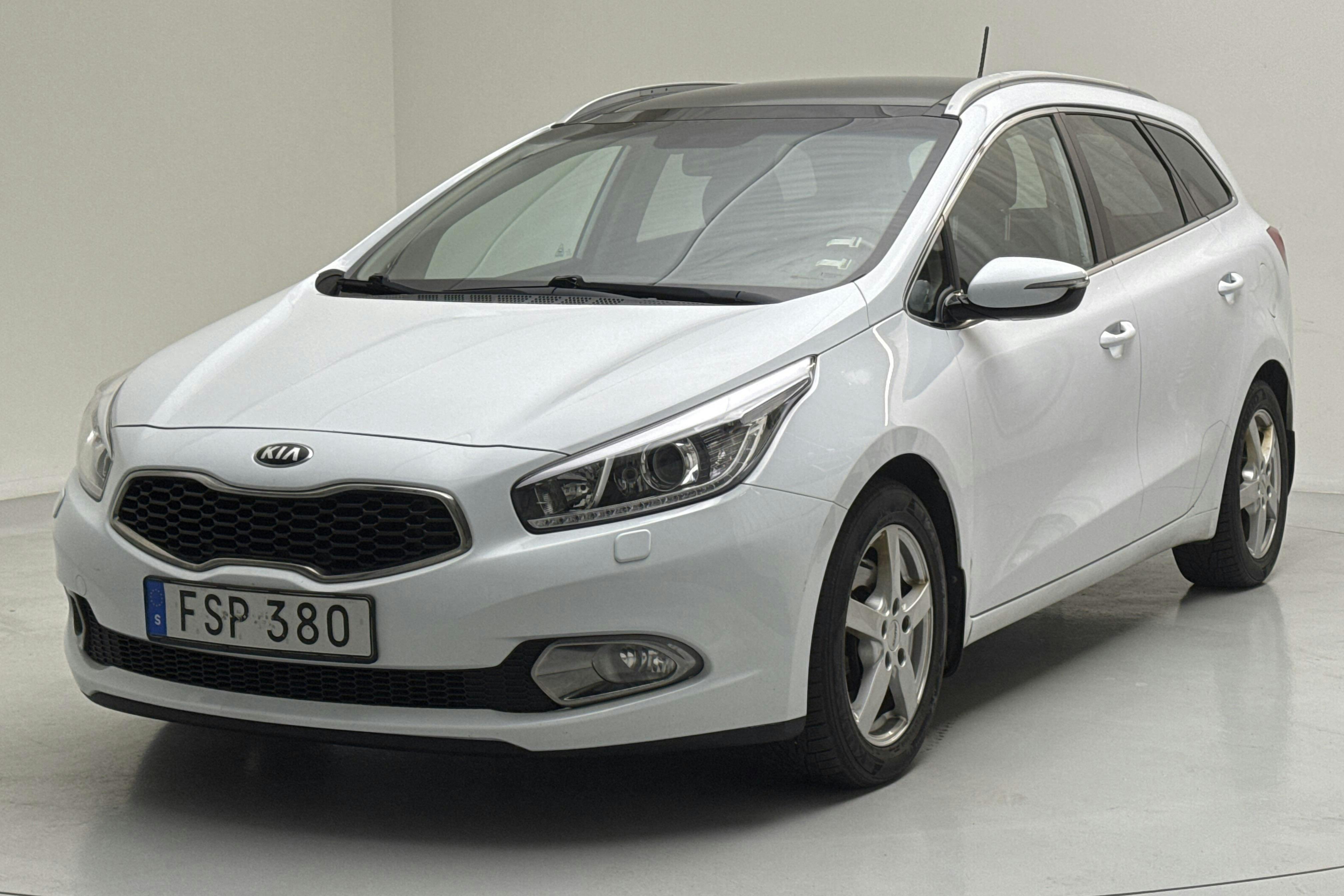 KIA Cee'd 1.6 CRDi SW (128hk) - 125 210 km - Manual - white - 2015