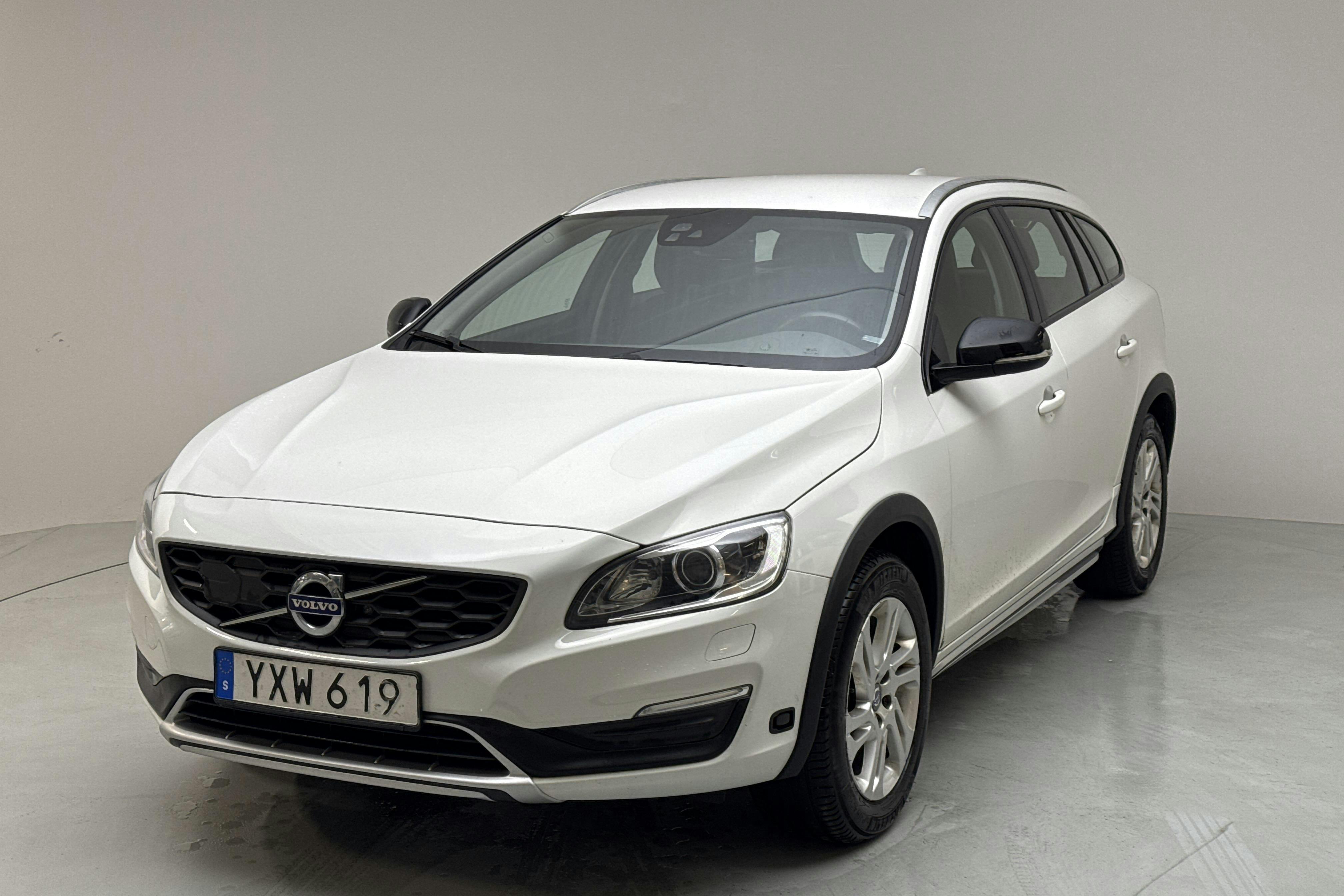 Volvo V60 D3 Cross Country (150hk) - 17 012 mil - Automat - vit - 2018