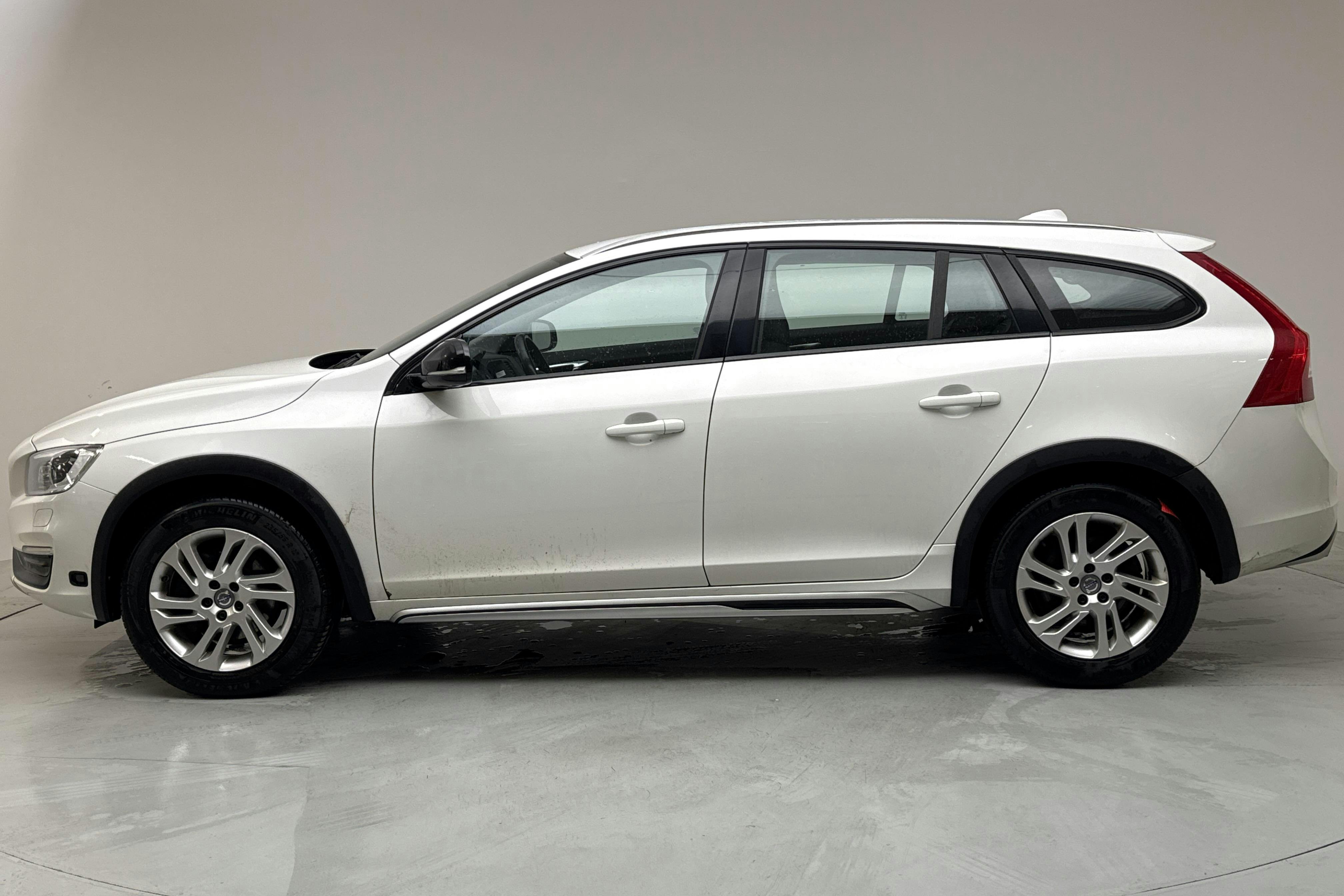 Volvo V60 D3 Cross Country (150hk) - 17 012 mil - Automat - vit - 2018
