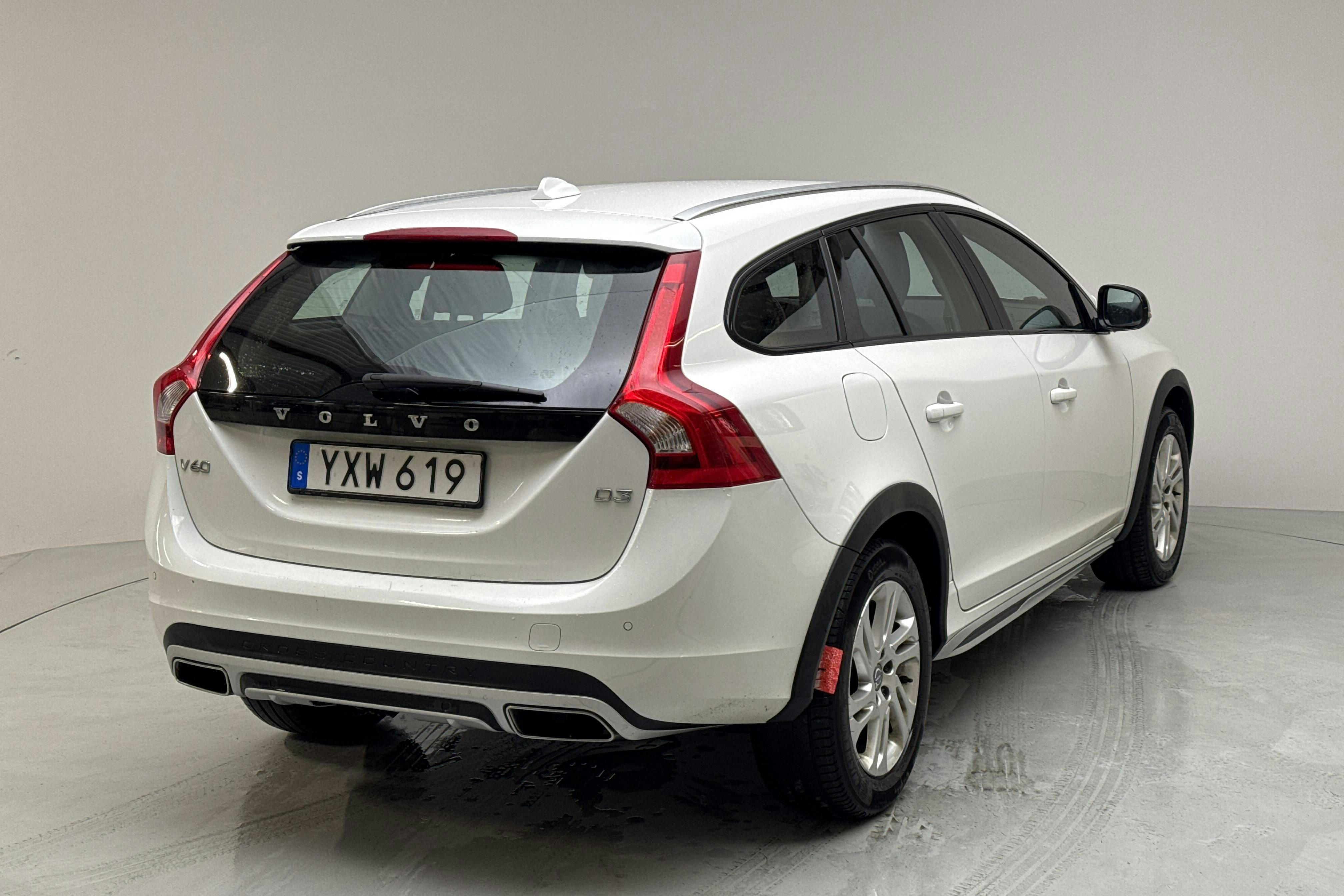 Volvo V60 D3 Cross Country (150hk) - 17 012 mil - Automat - vit - 2018