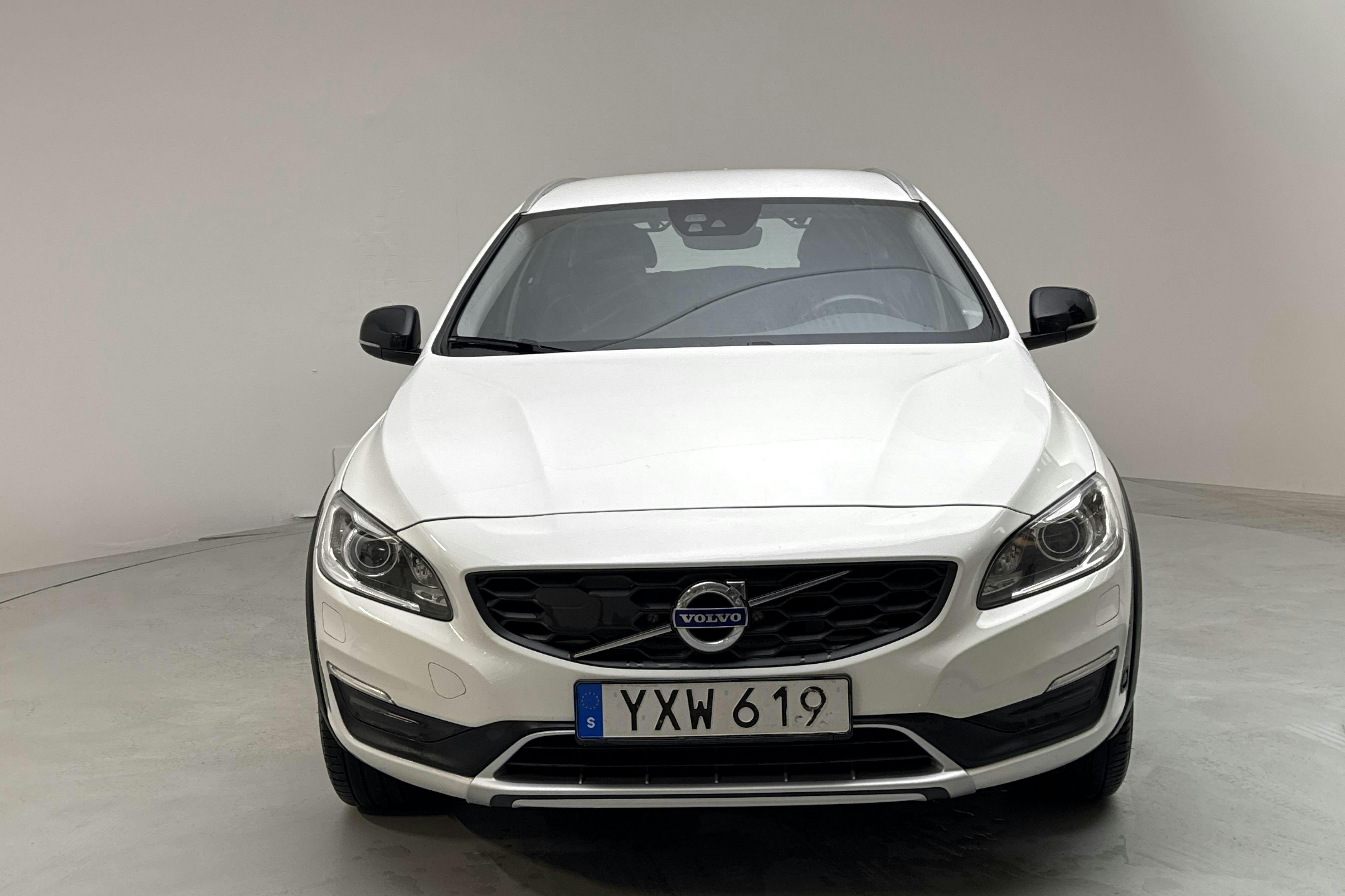 Volvo V60 D3 Cross Country (150hk) - 17 012 mil - Automat - vit - 2018
