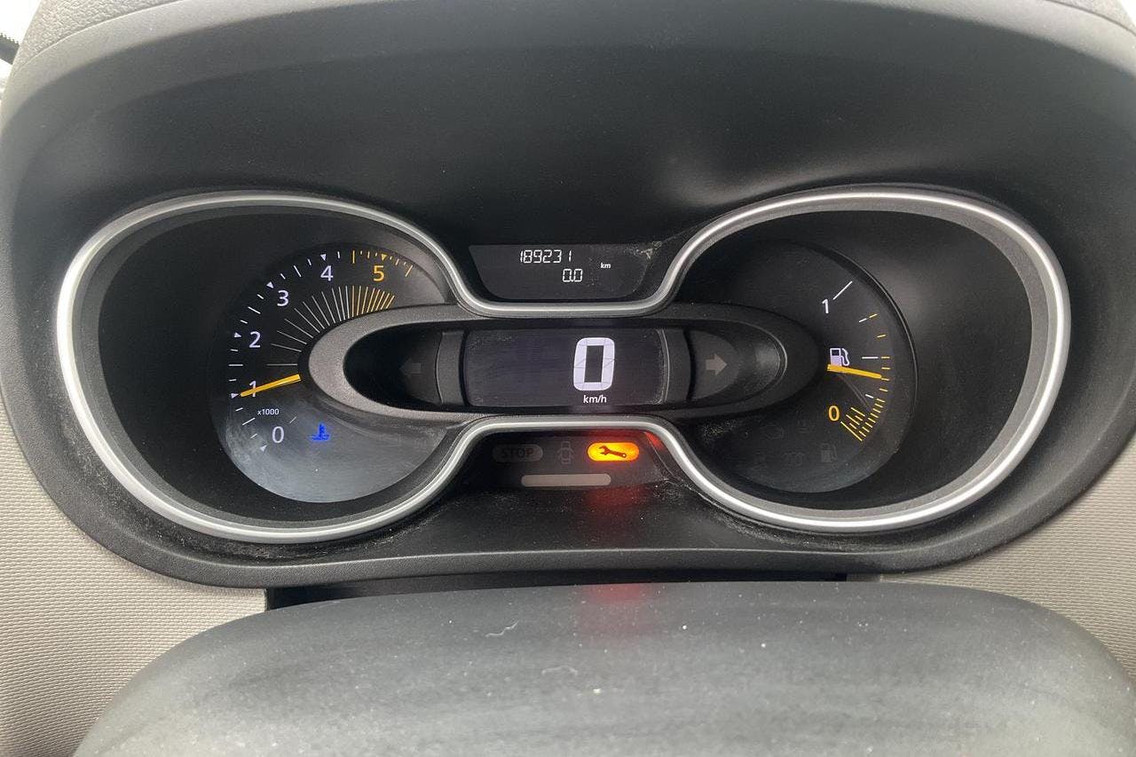Renault Trafic 1.6 dCi Skåp (120hk) - 189 230 km - Käsitsi - hõbe - 2015