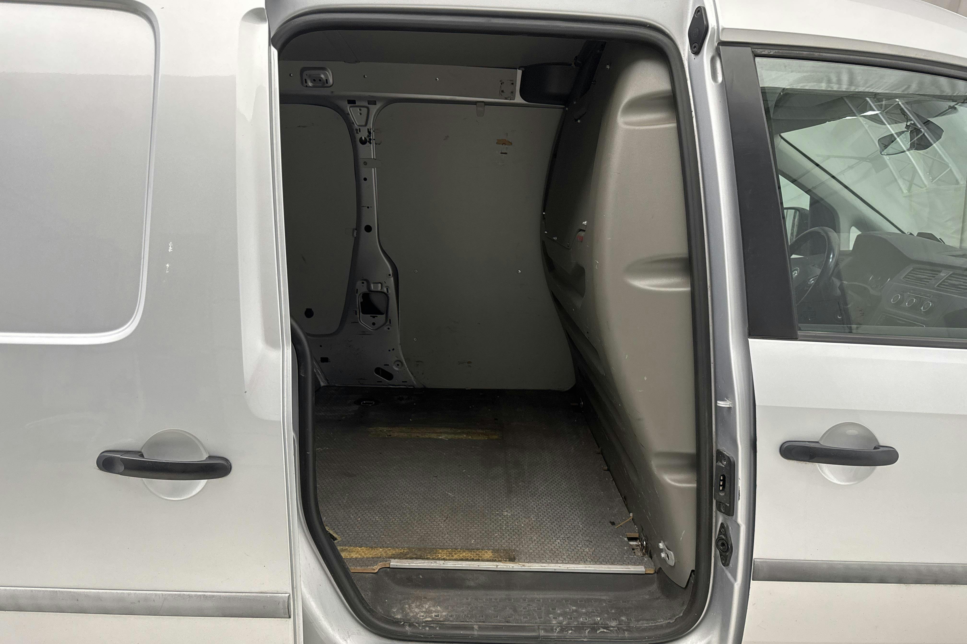 VW Caddy 2.0 TDI Maxi Skåp 4MOTION (150hk) - 202 640 km - Automaattinen - hopea - 2018