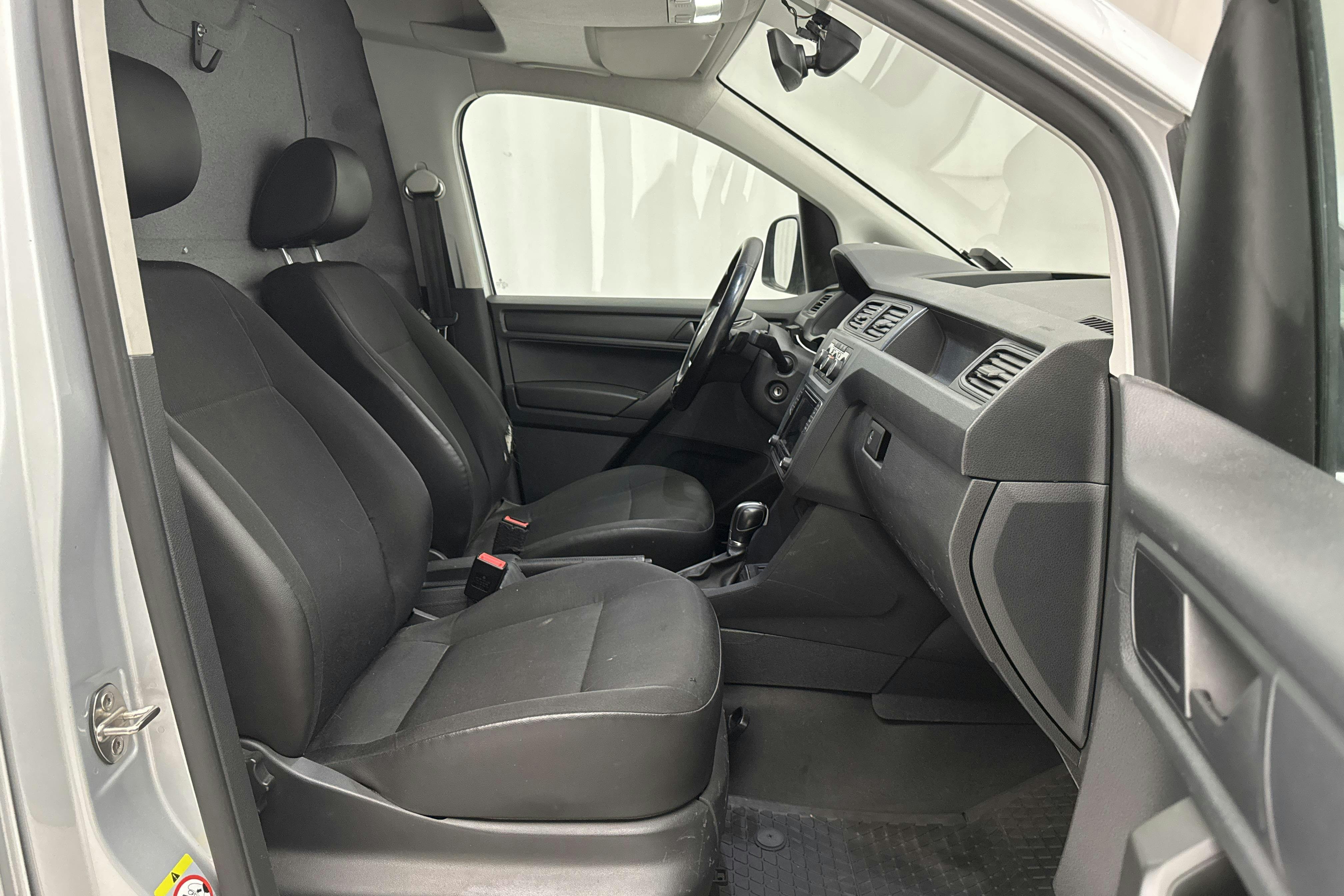 VW Caddy 2.0 TDI Maxi Skåp 4MOTION (150hk) - 202 640 km - Automaattinen - hopea - 2018