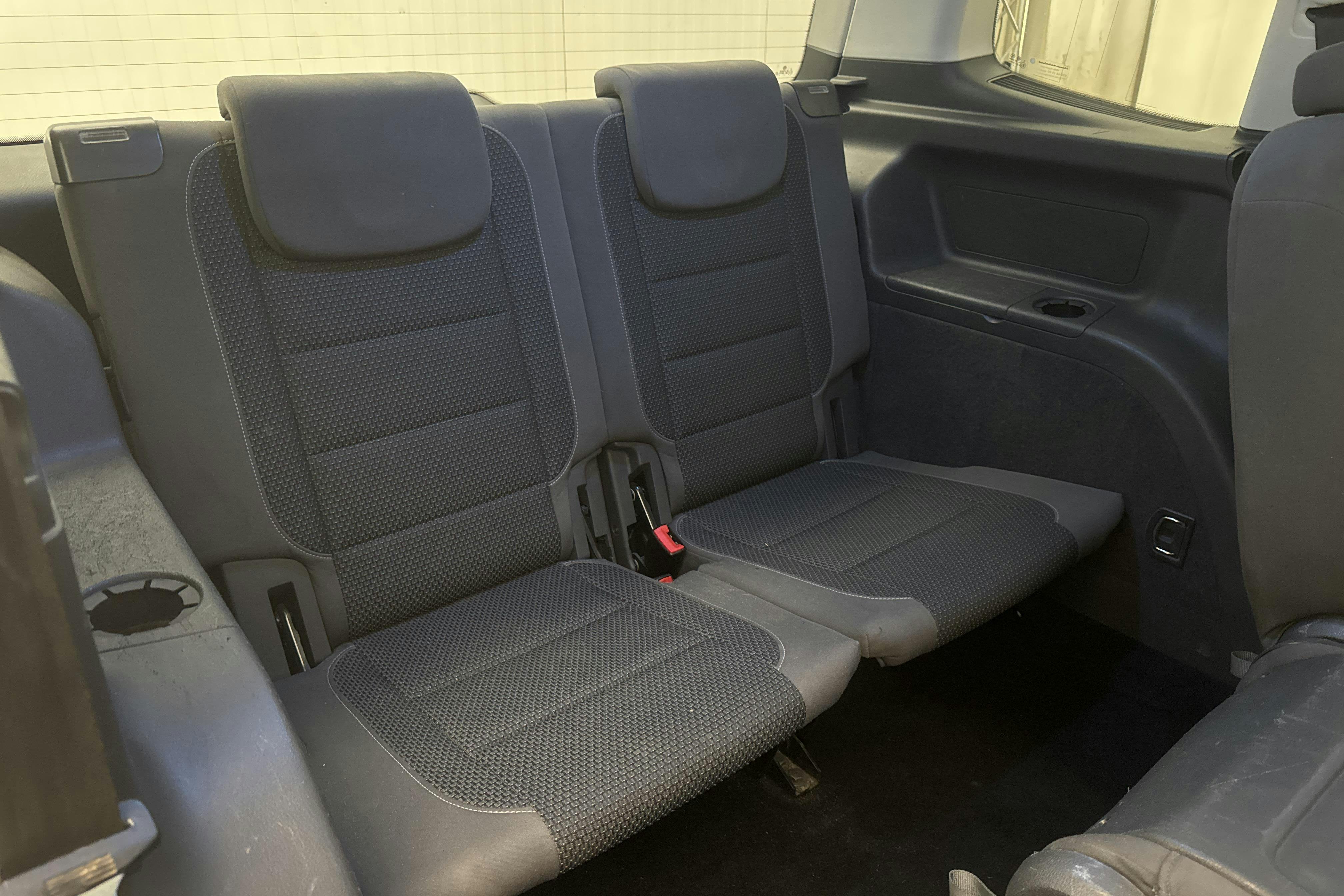 VW Touran 1.4 TSI (140hk) - 143 160 km - Käsitsi - Dark Grey - 2014