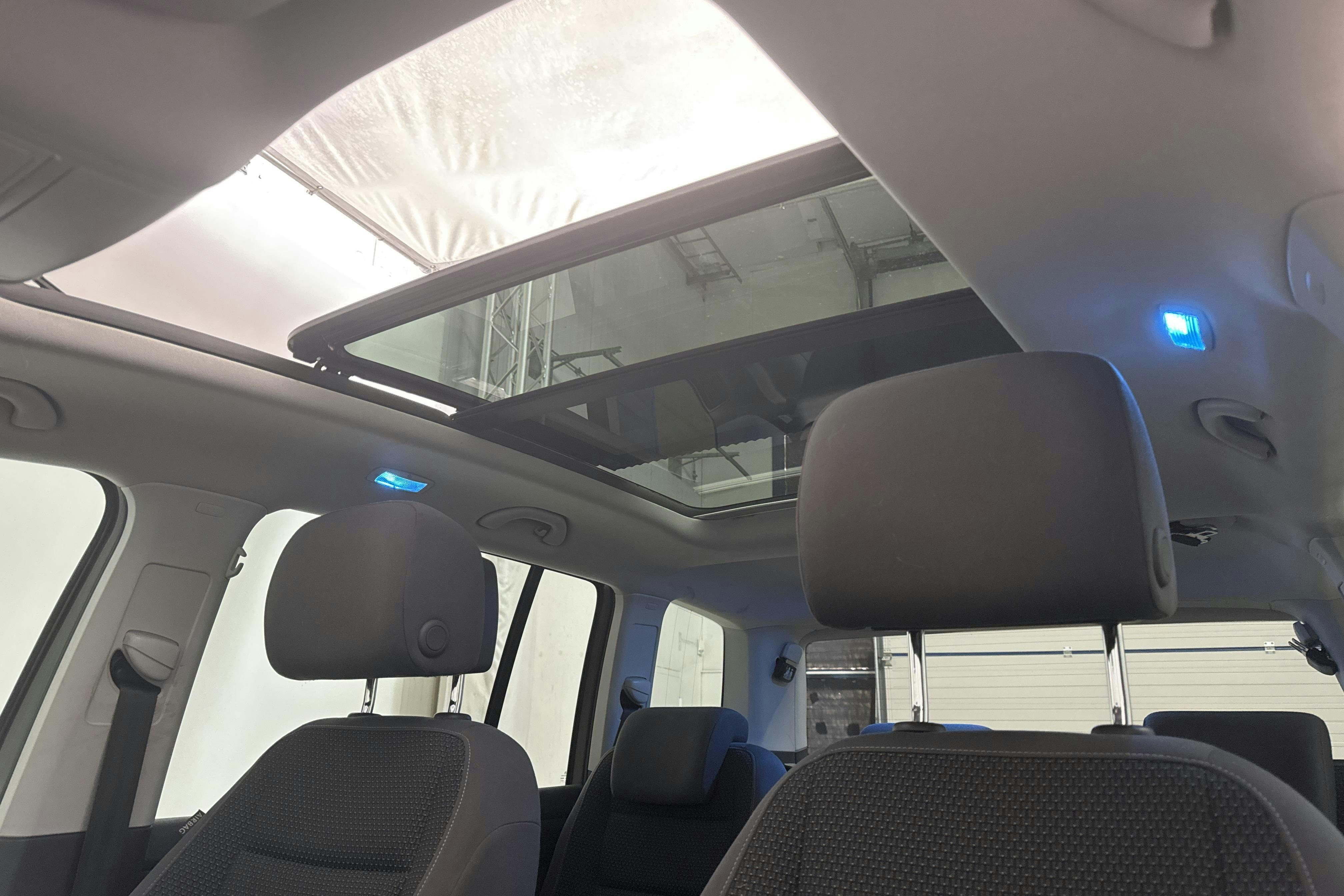 VW Touran 1.4 TSI (140hk) - 143 160 km - Käsitsi - Dark Grey - 2014