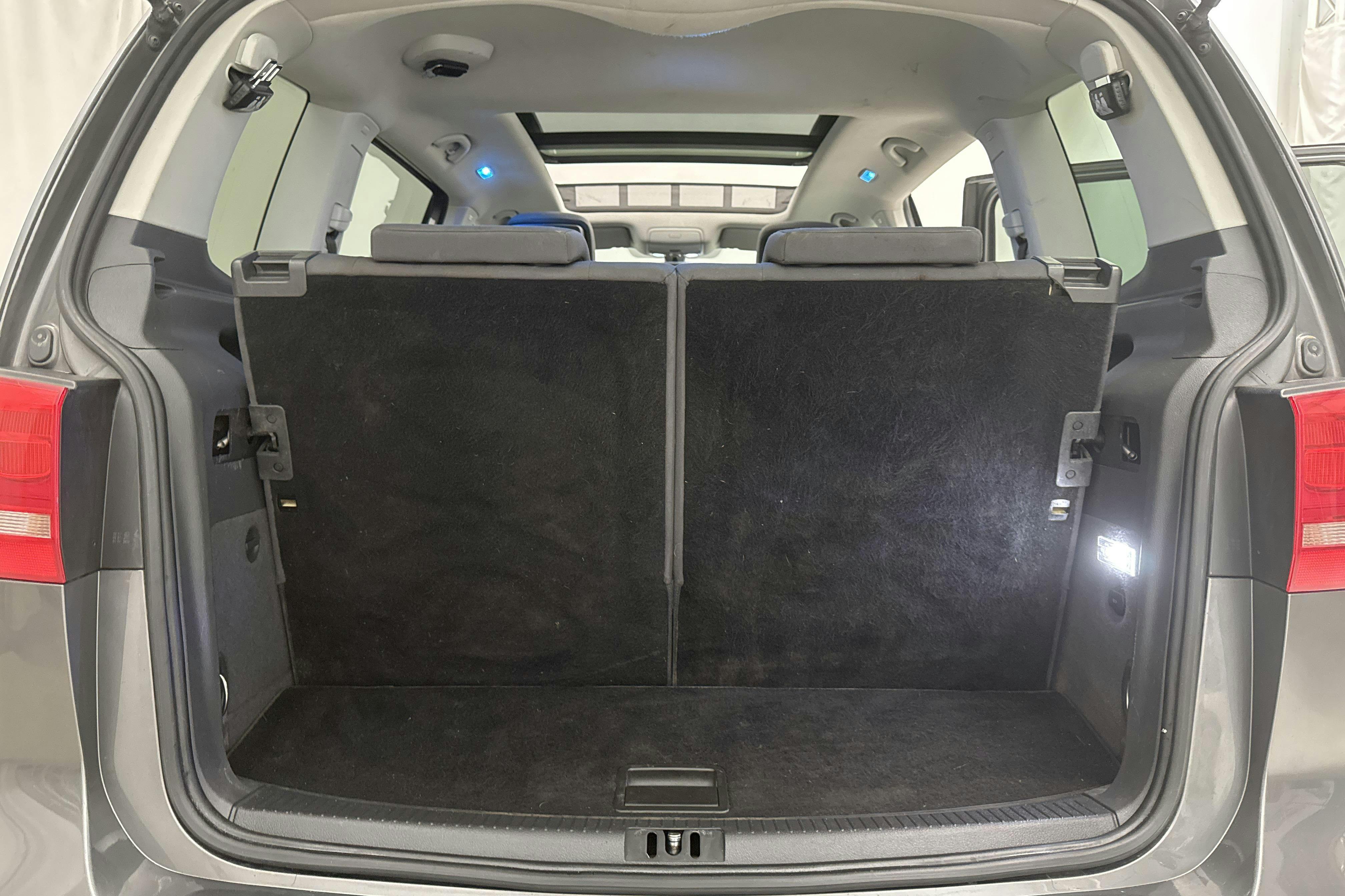 VW Touran 1.4 TSI (140hk) - 143 160 km - Käsitsi - Dark Grey - 2014
