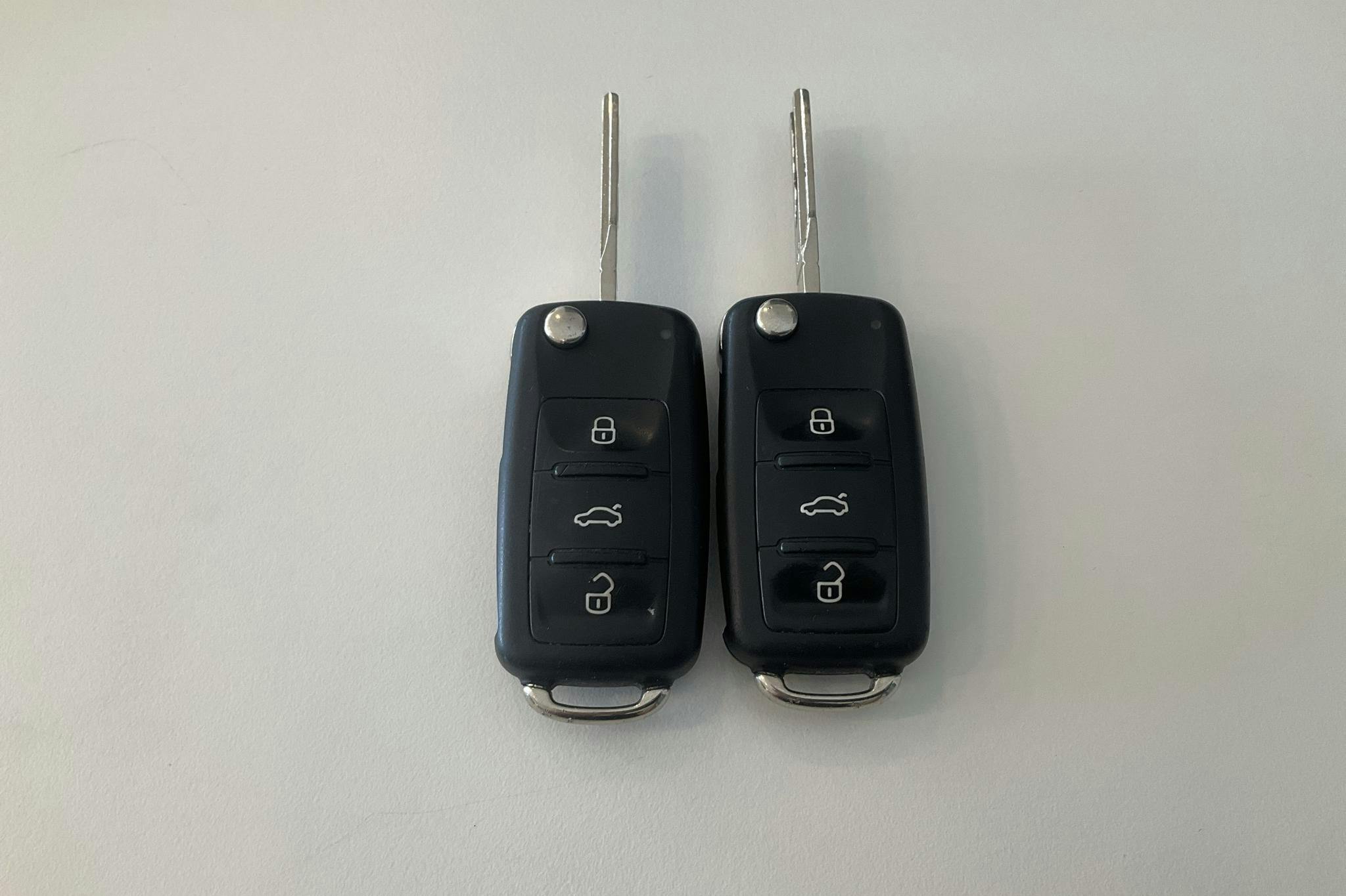 VW Touran 1.4 TSI (140hk) - 143 160 km - Käsitsi - Dark Grey - 2014