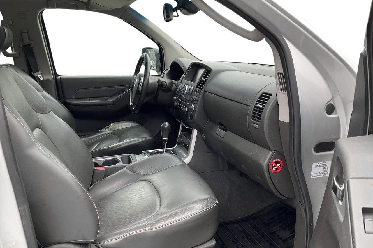 Nissan Navara 3.0 dCi V6 (231hk) - 220 300 km - Automatic - silver - 2016